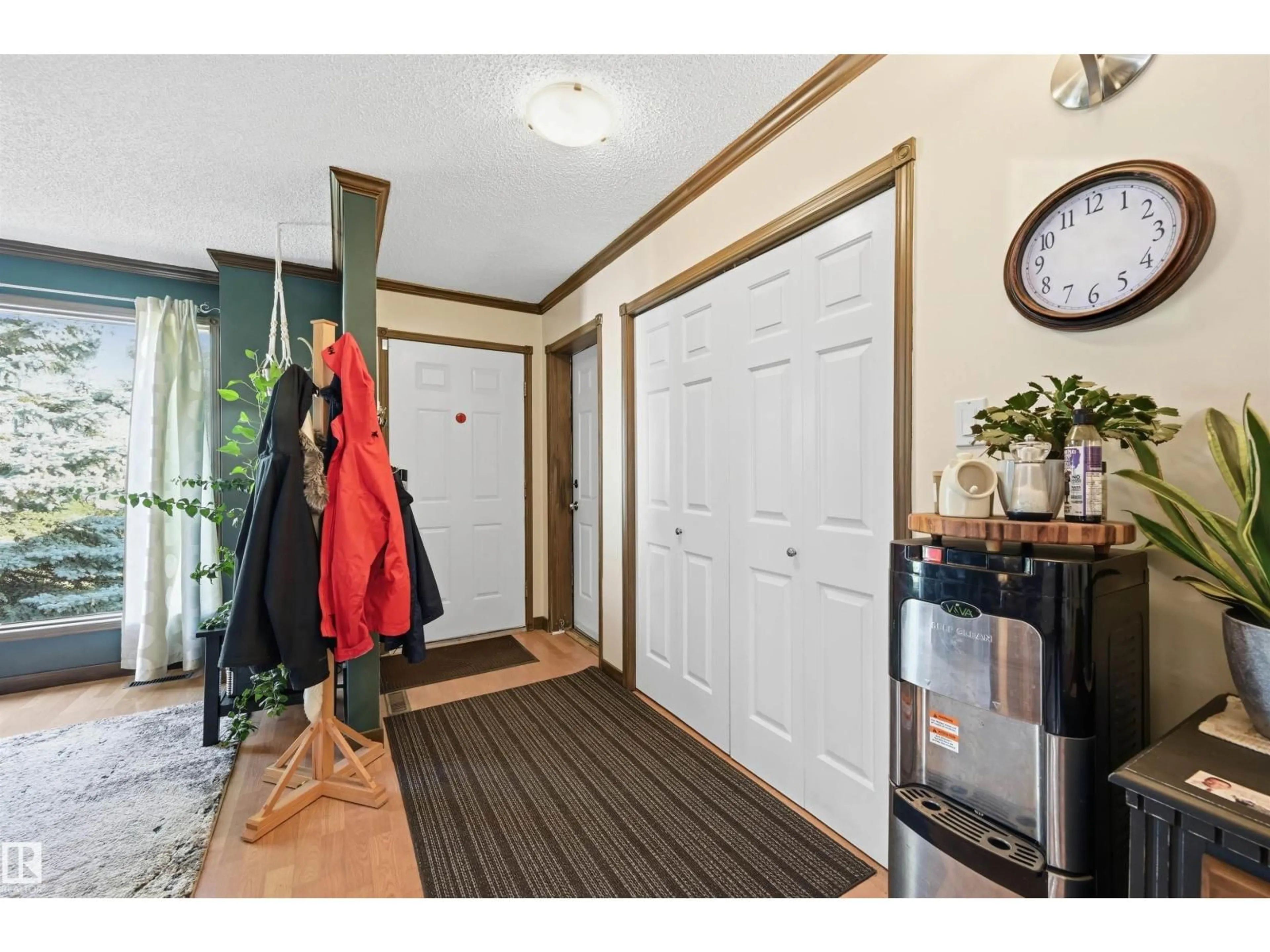 Indoor entryway for 18639 72 AV, Edmonton Alberta T5T5T5