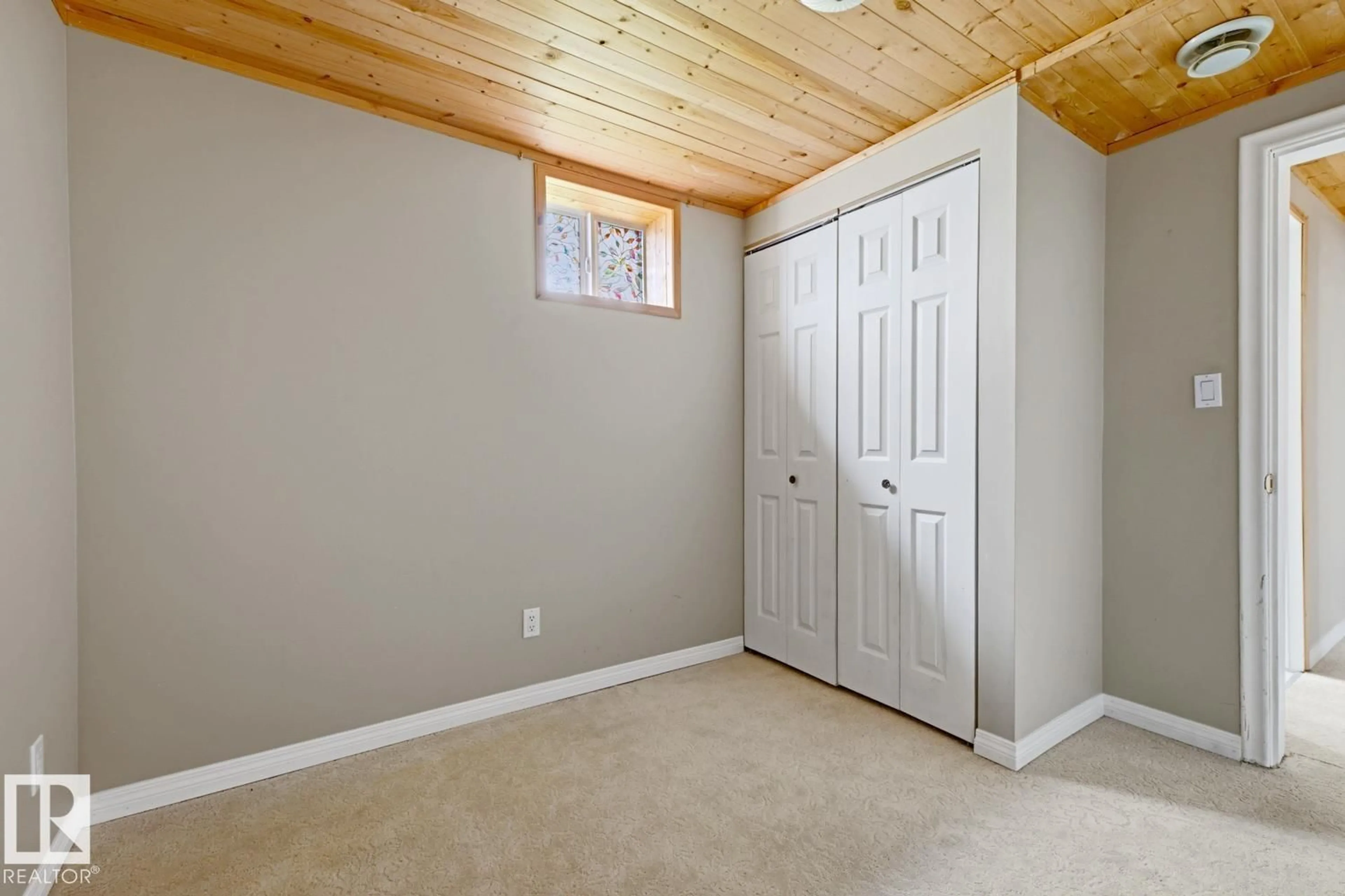 A pic of a room for 9716 162 ST, Edmonton Alberta T5P2K9