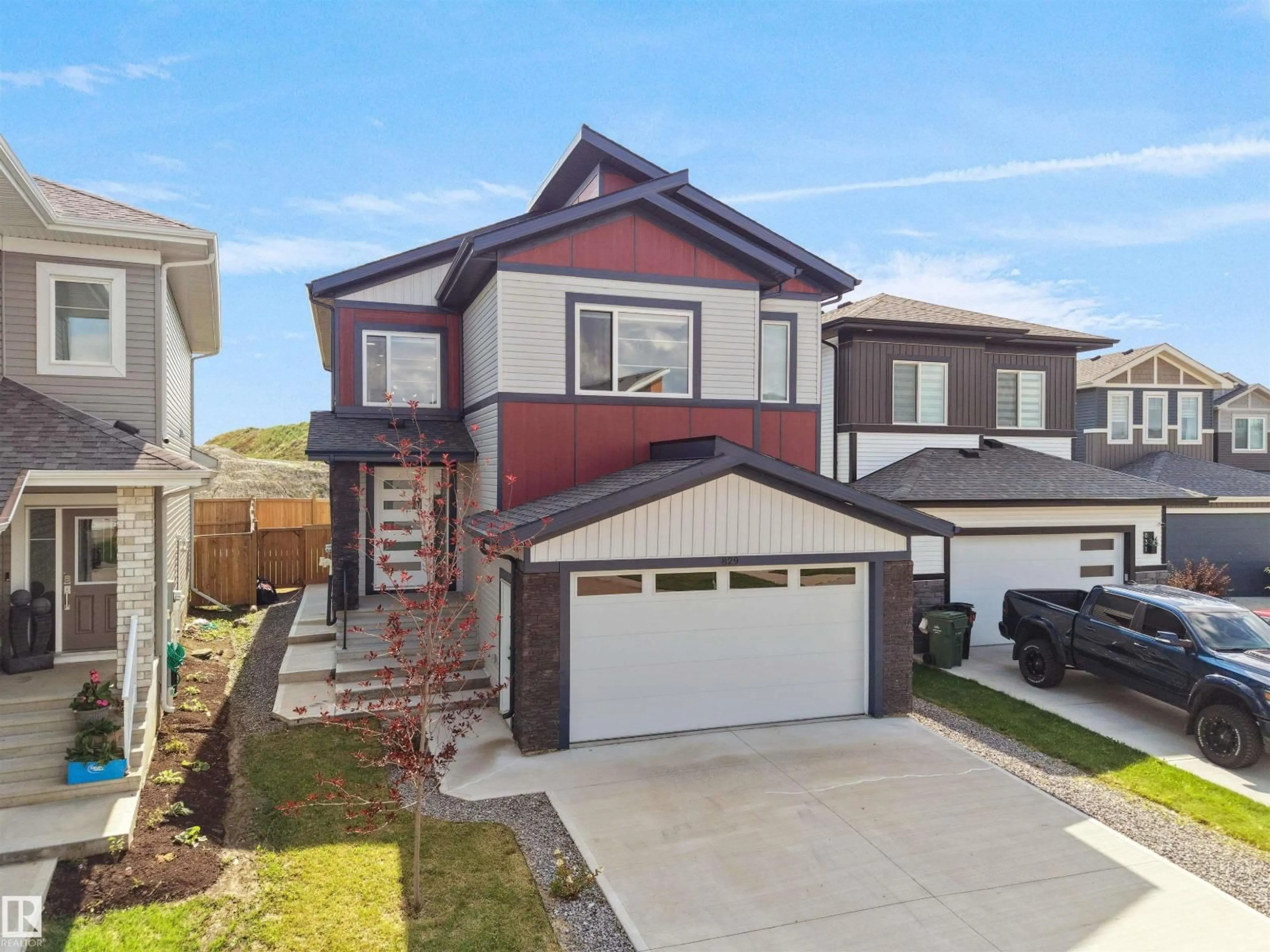 Home with vinyl exterior material, street for 829 MORRIS AV, Leduc Alberta T9E1G1