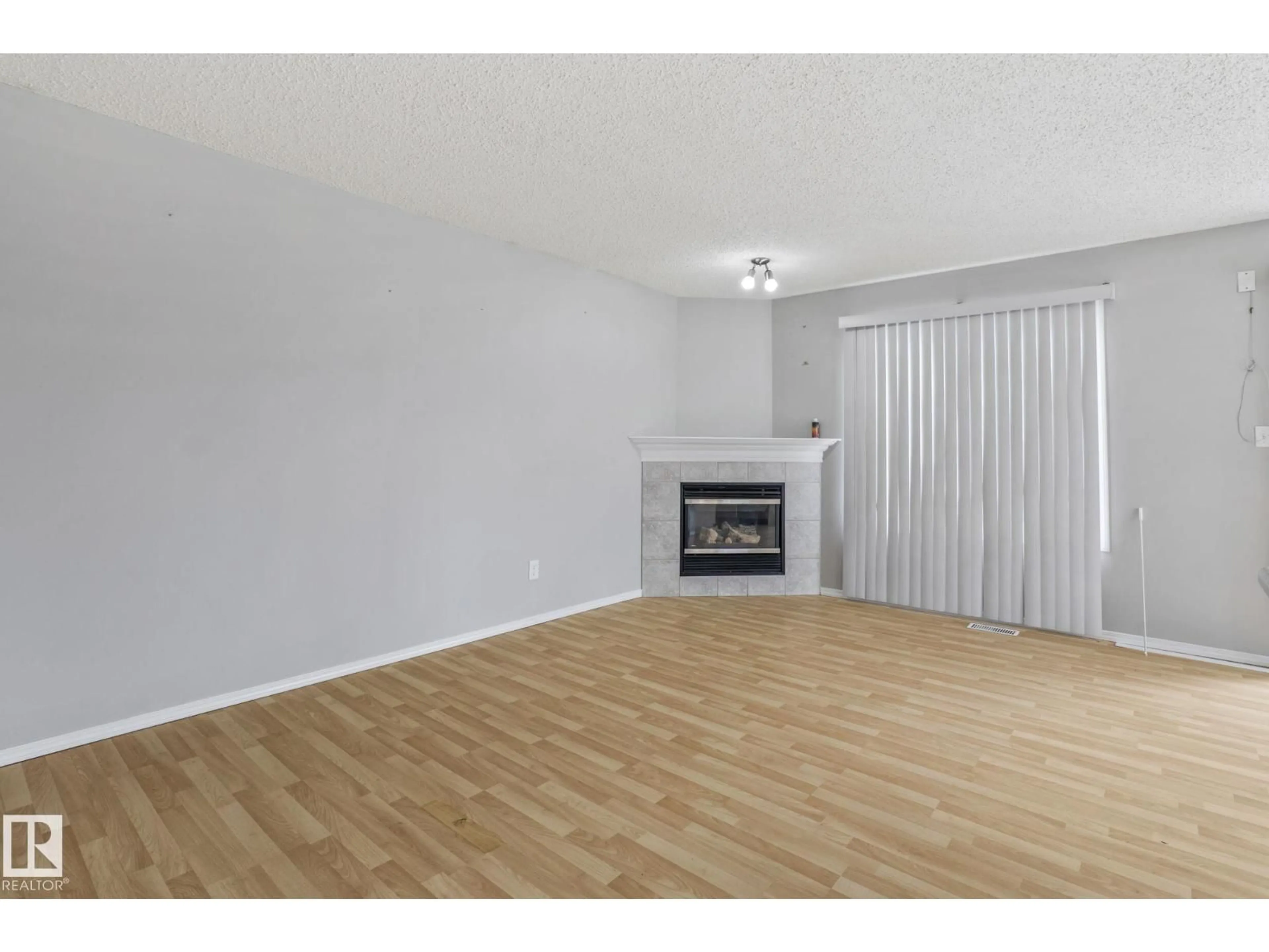 A pic of a room for 4350 - 80 23 ST, Edmonton Alberta T6T1X8