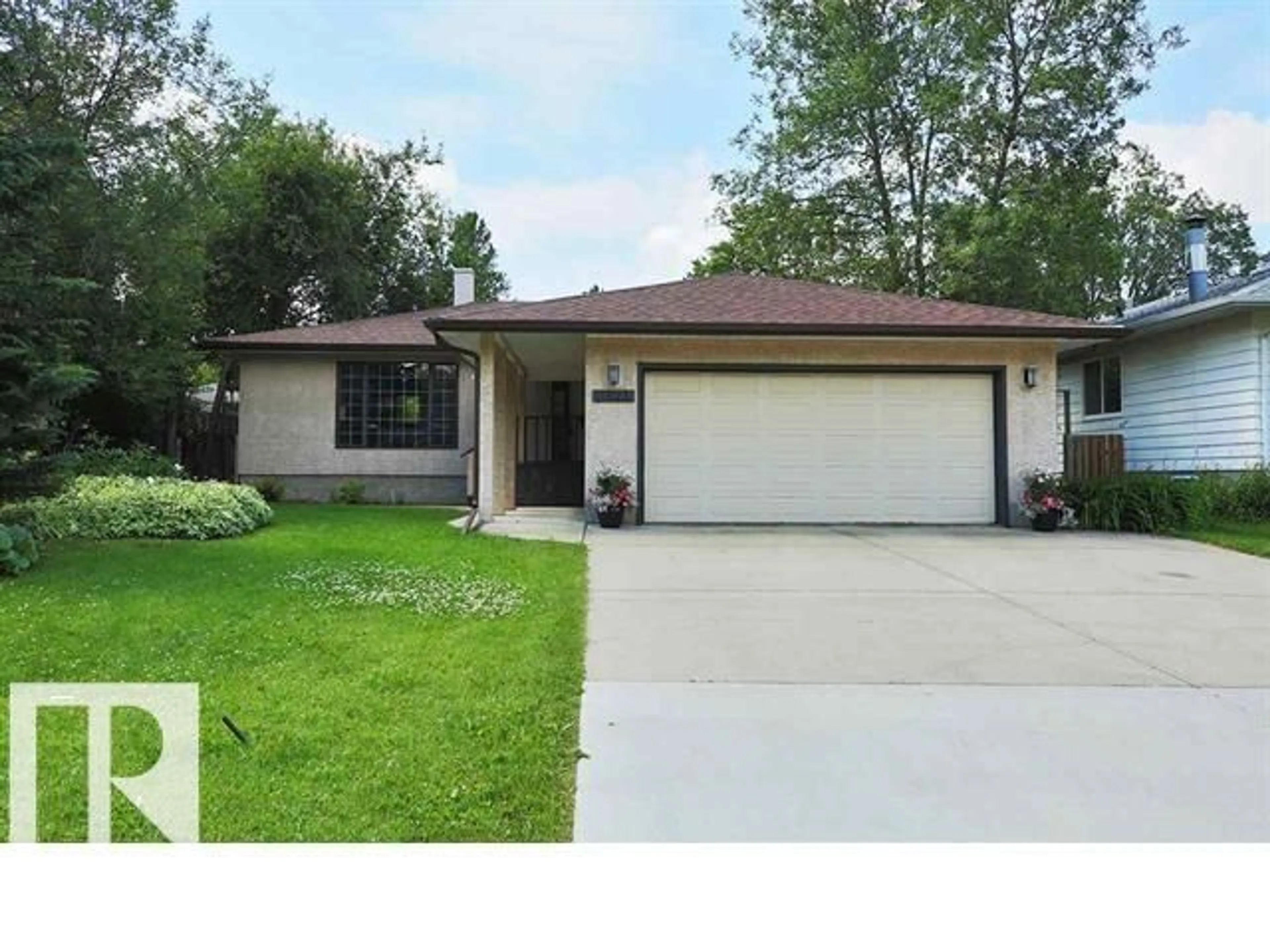 Home with vinyl exterior material, street for 11823 91 AV, Edmonton Alberta T6G1B1