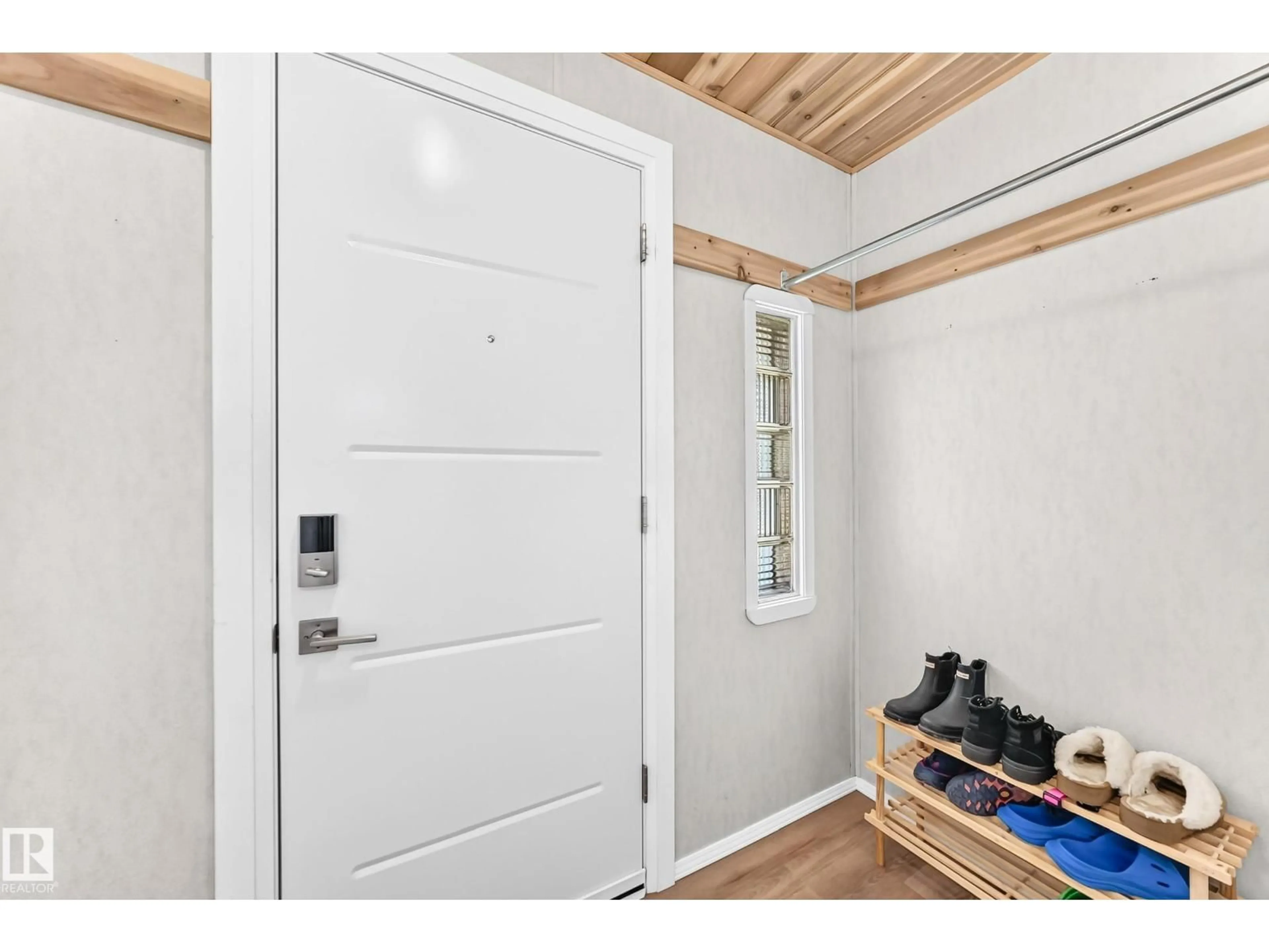 Indoor entryway for NW - 11637 87 ST, Edmonton Alberta T5B3M6