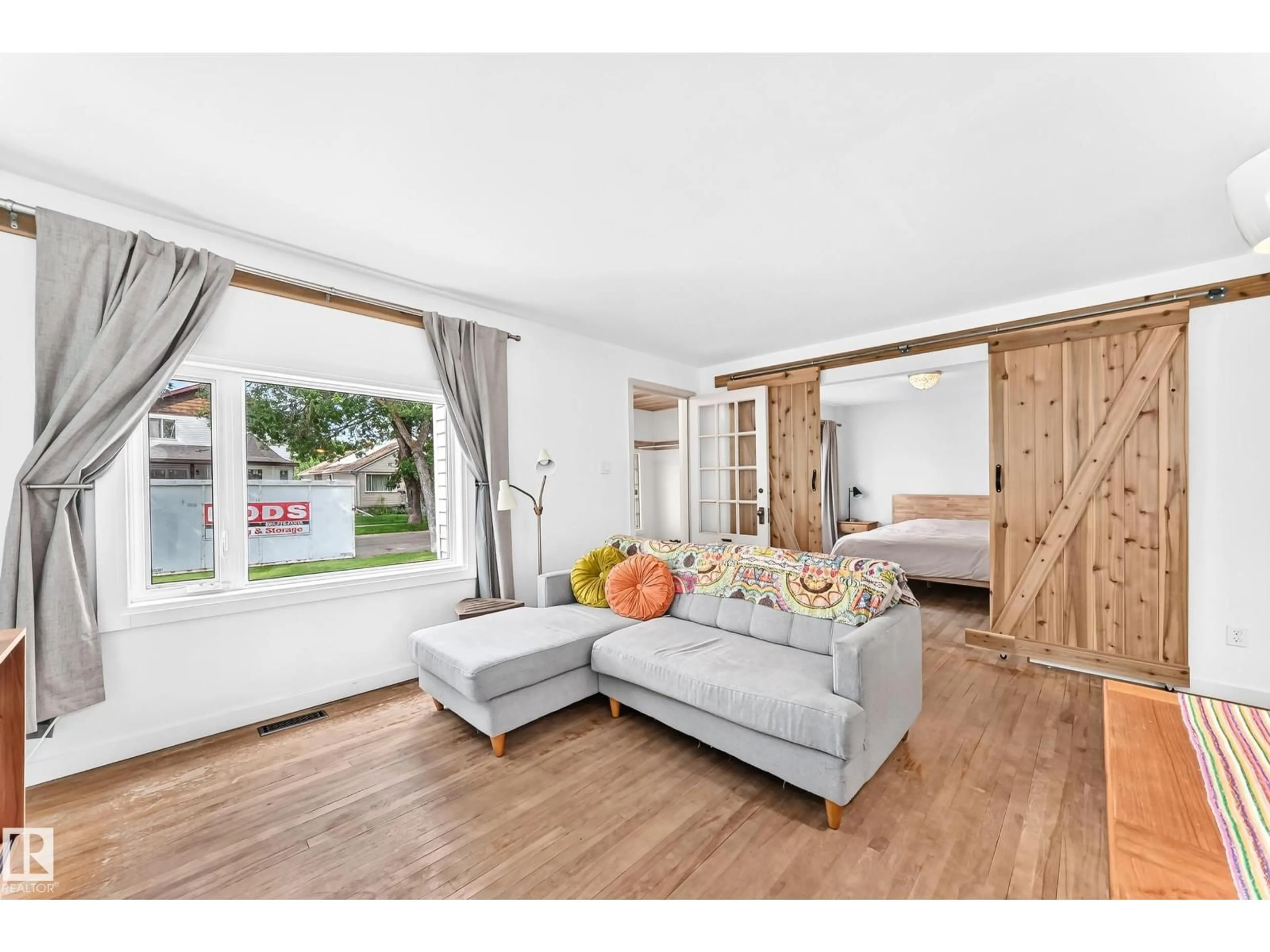 Living room with furniture, wood/laminate floor for NW - 11637 87 ST, Edmonton Alberta T5B3M6