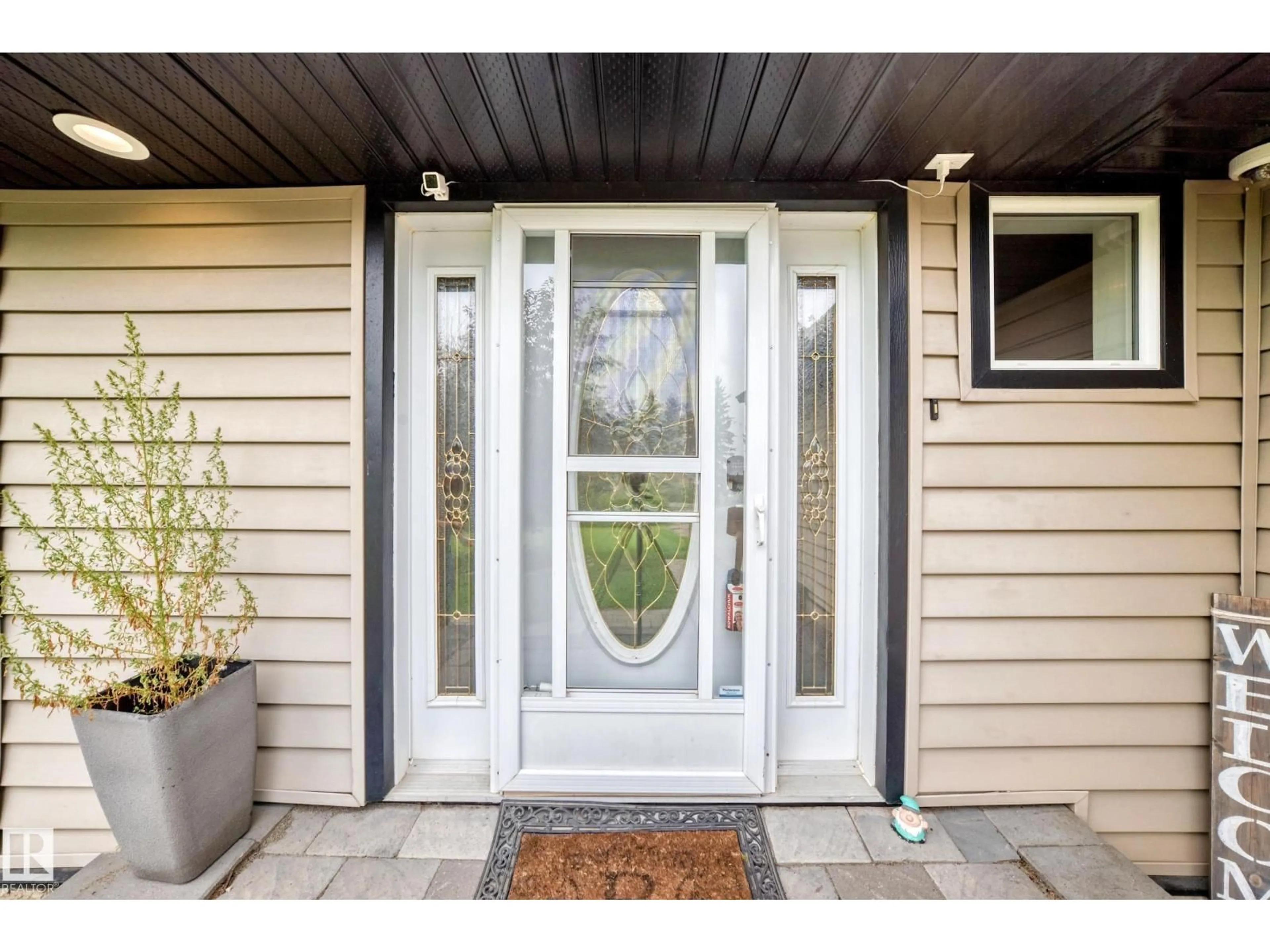 Indoor entryway for 38 24512 STURGEON RD, Rural Sturgeon County Alberta T8T0B3