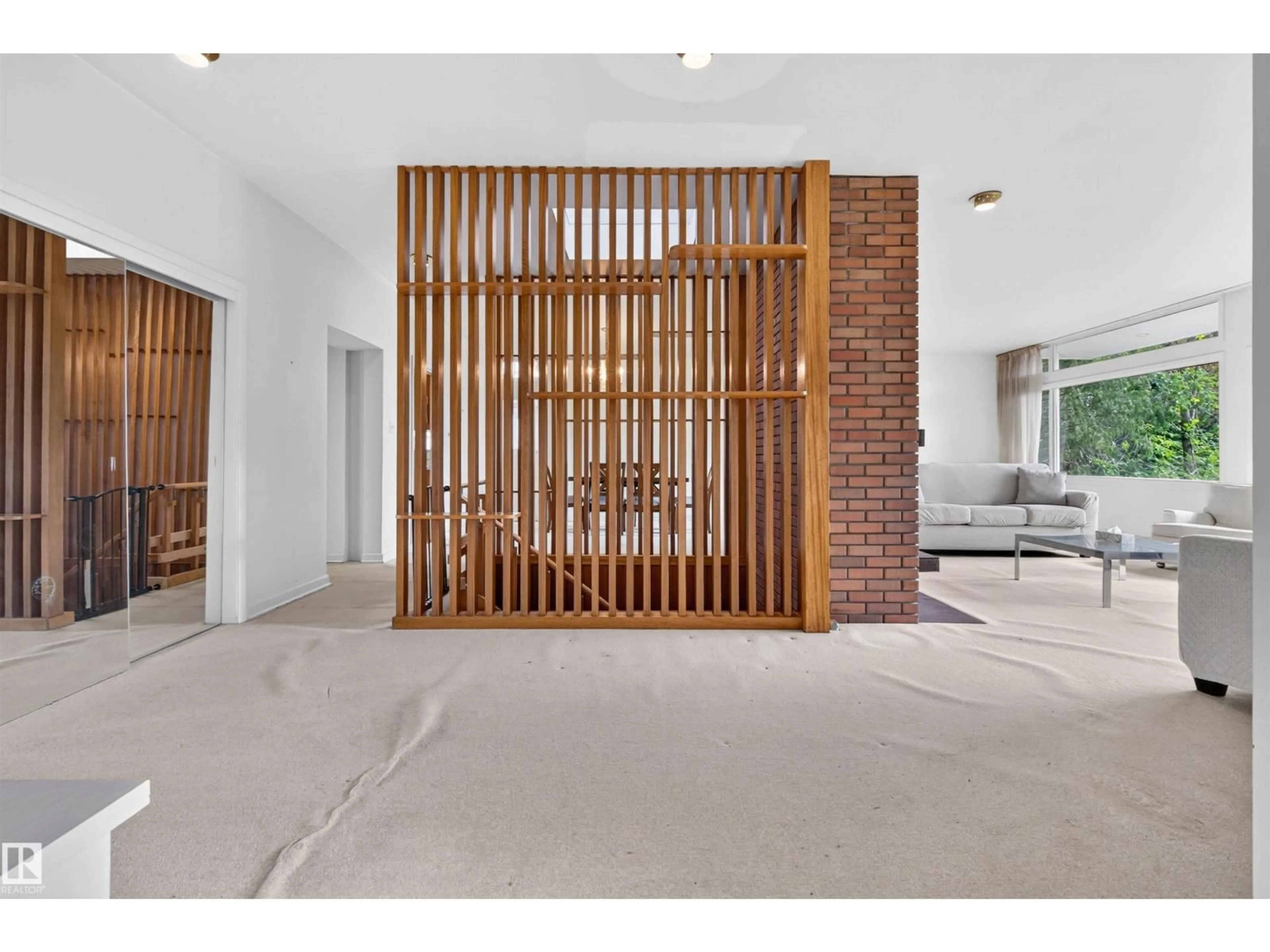 Indoor foyer for 13842 RAVINE DR, Edmonton Alberta T5N3M1