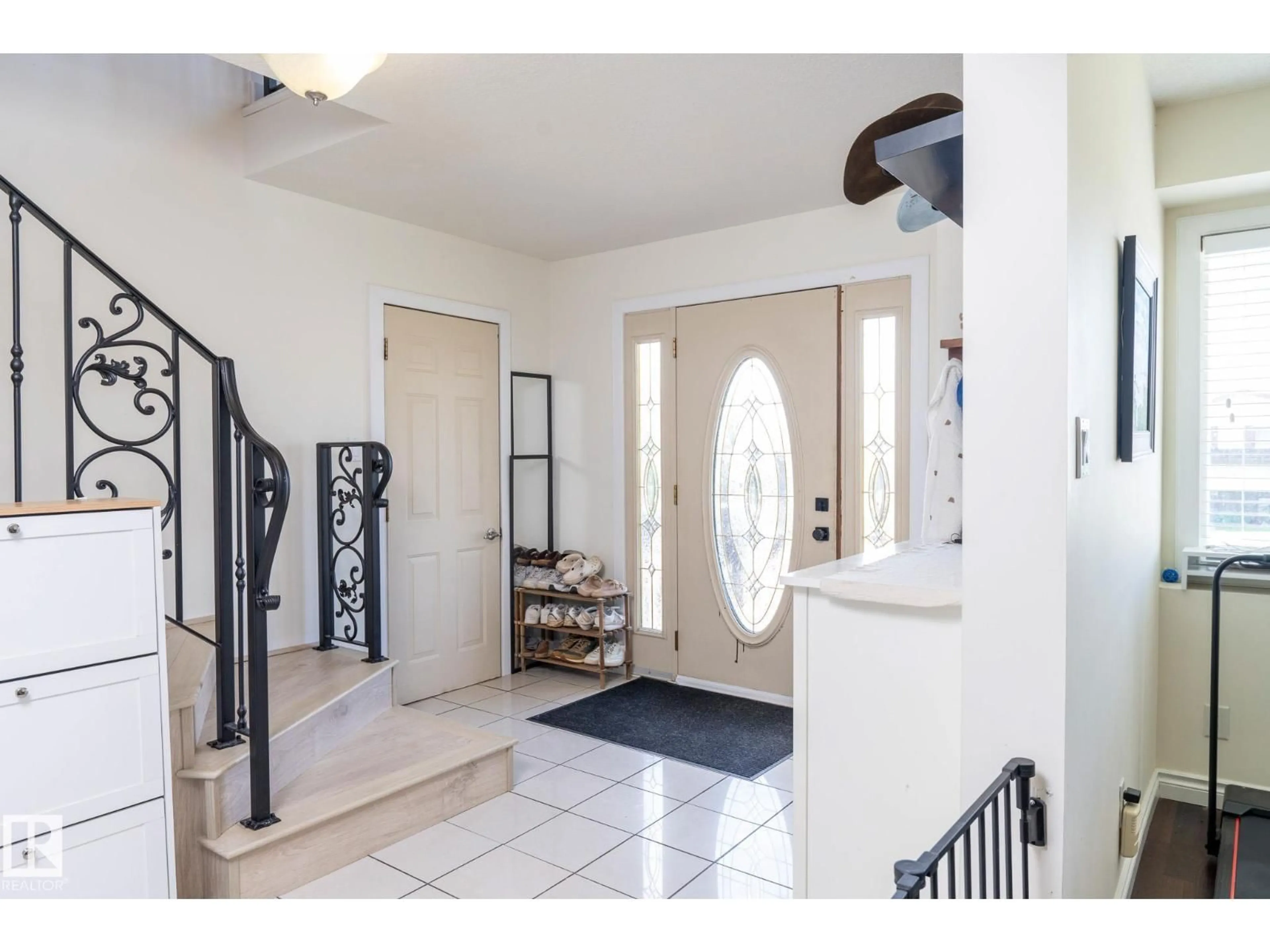 Indoor entryway for 5019 42 ST, Cold Lake Alberta T9M2A5