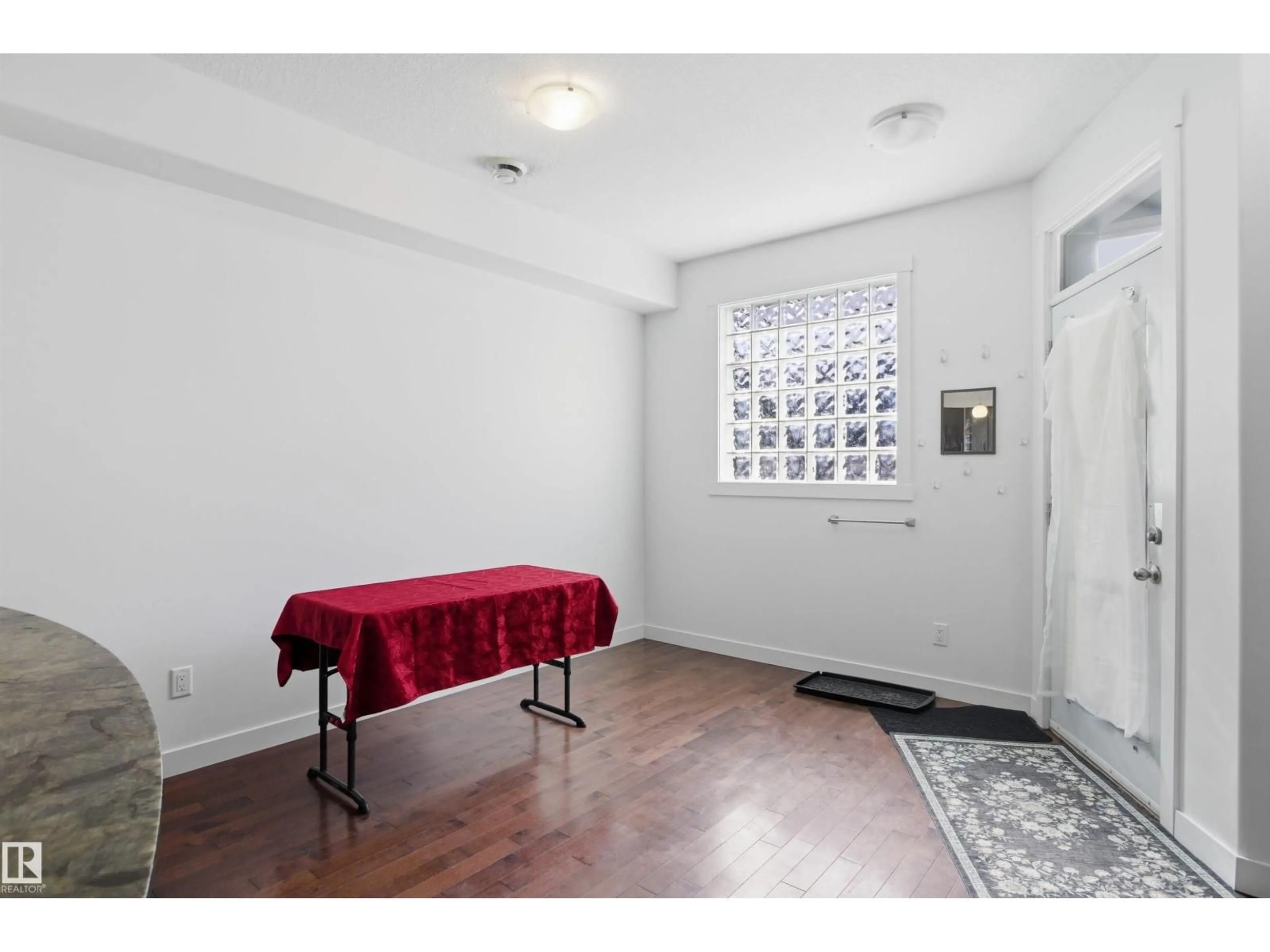 A pic of a room for 10806 83 AV, Edmonton Alberta T6E2E7
