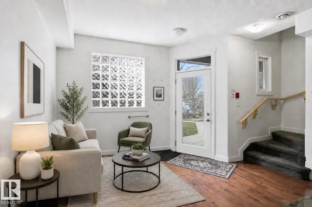 10806 83 AV, Edmonton 5