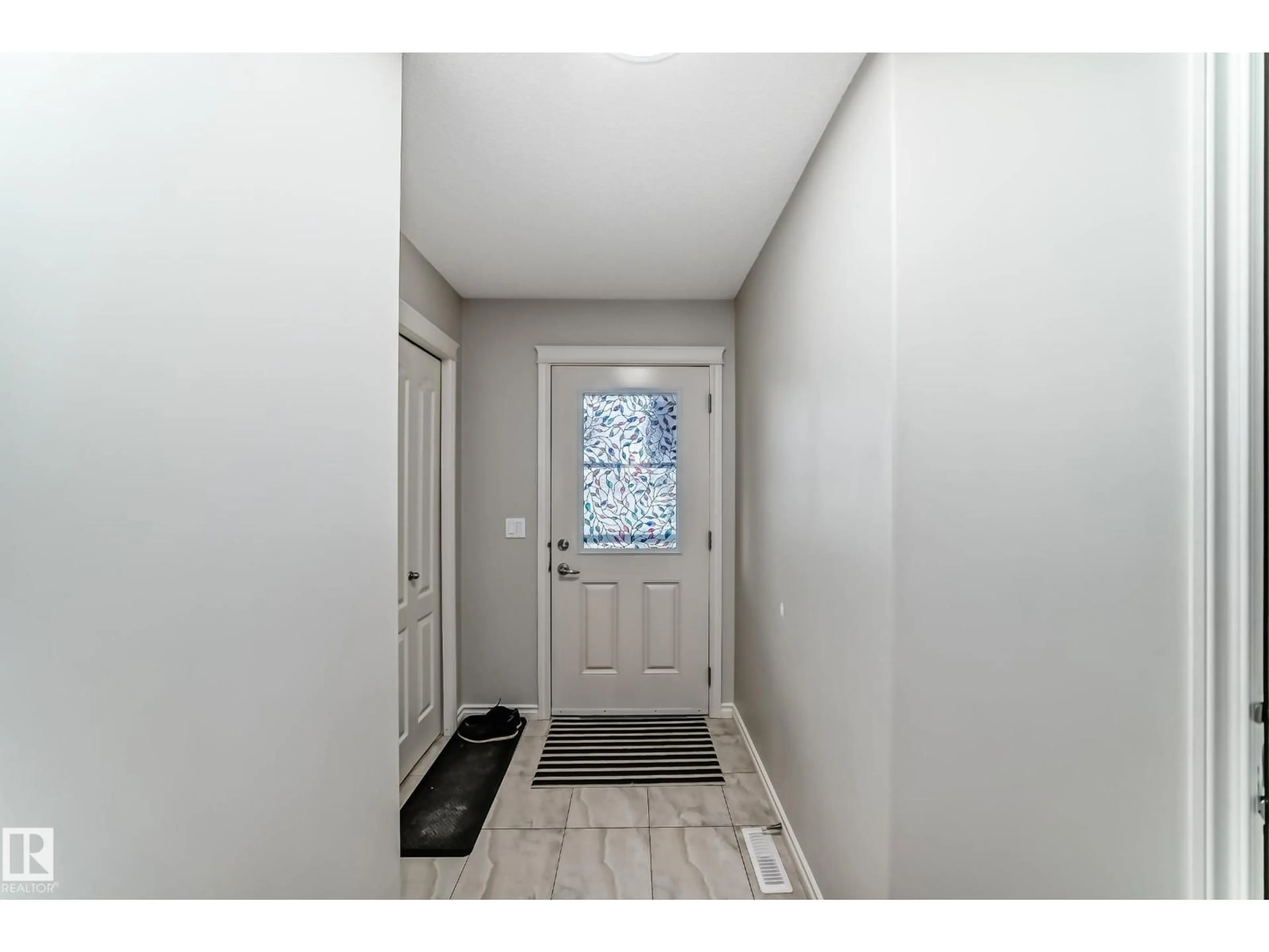 Indoor entryway for SW - 6419 18 AV, Edmonton Alberta T6X0M9