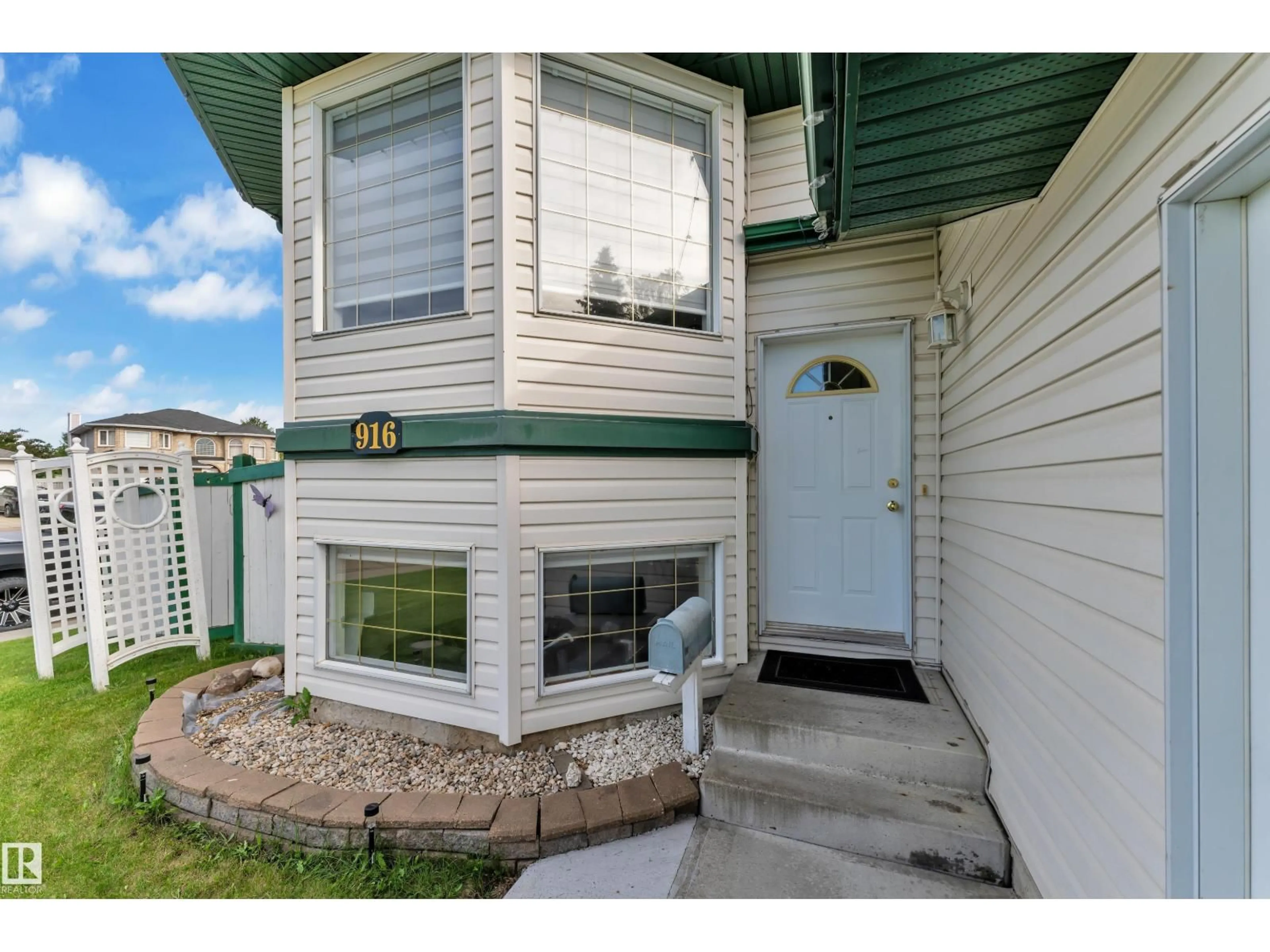 Home with vinyl exterior material, street for 916 JORDAN CR, Edmonton Alberta T6L6X5