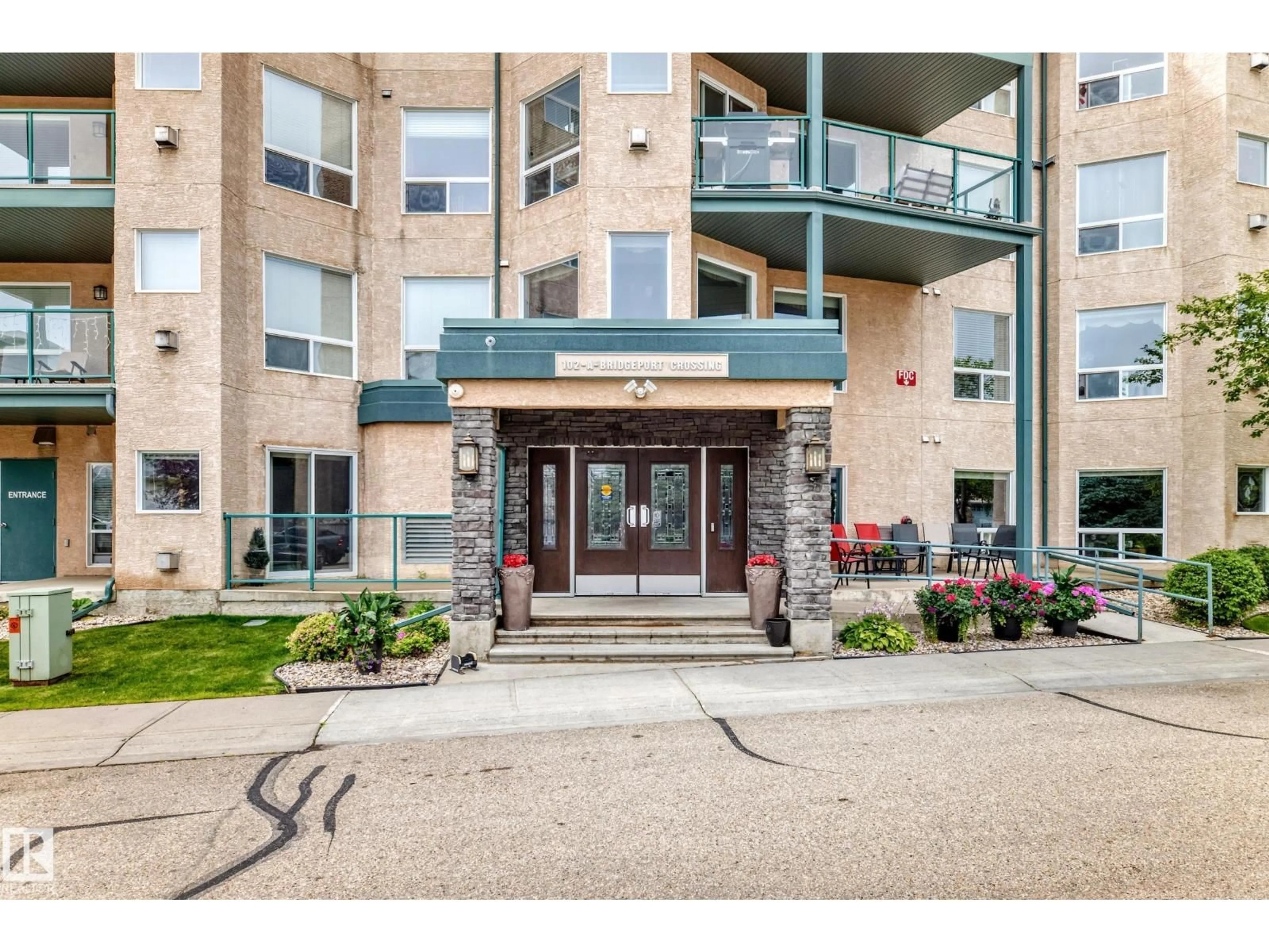 Indoor foyer for 209 - 102 BRIDGEPORT CX, Leduc Alberta T9E8K8