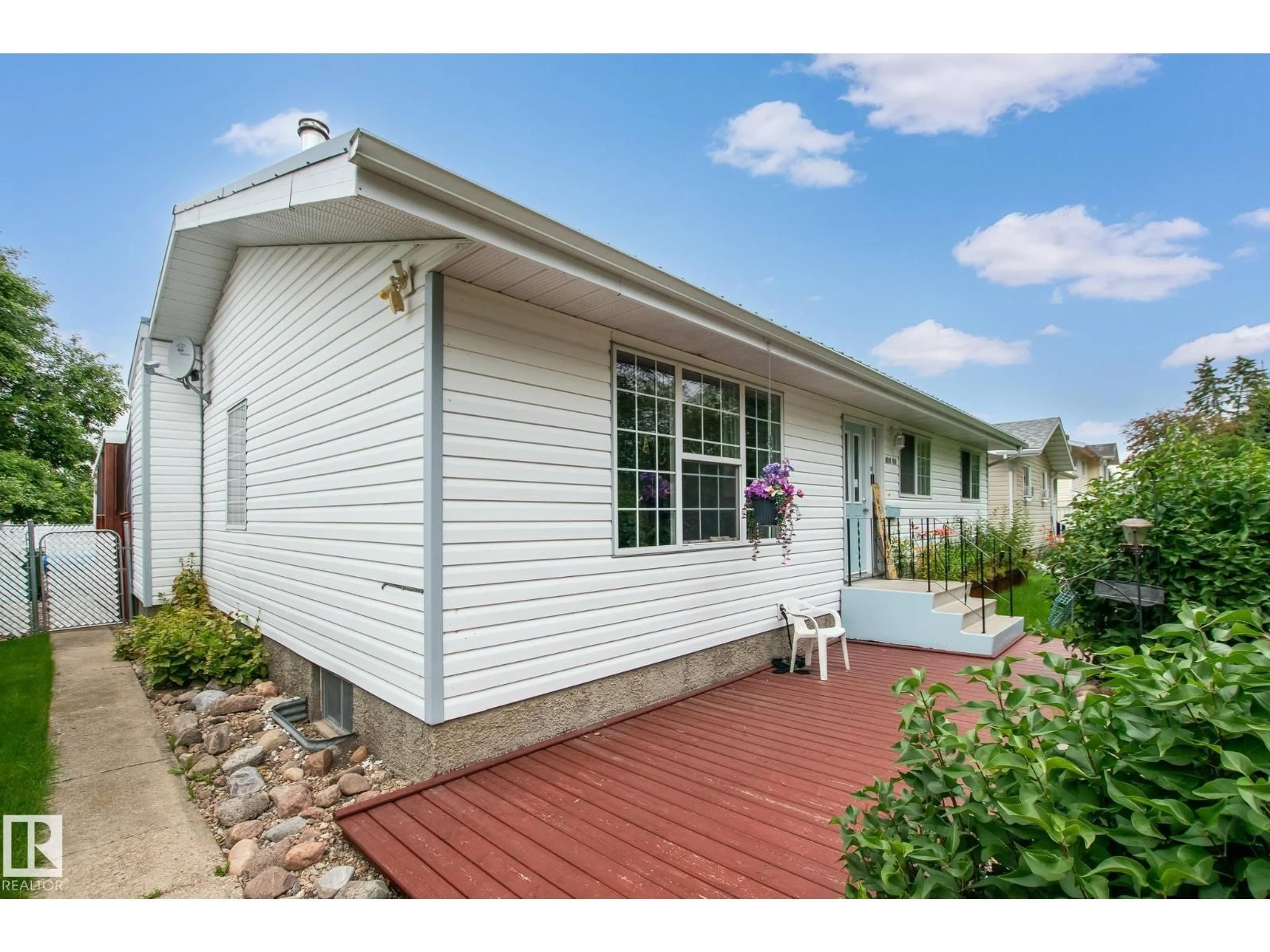 Home with vinyl exterior material, water/lake/river/ocean view for 4510 41A ST, Bonnyville Town Alberta T9N1K3