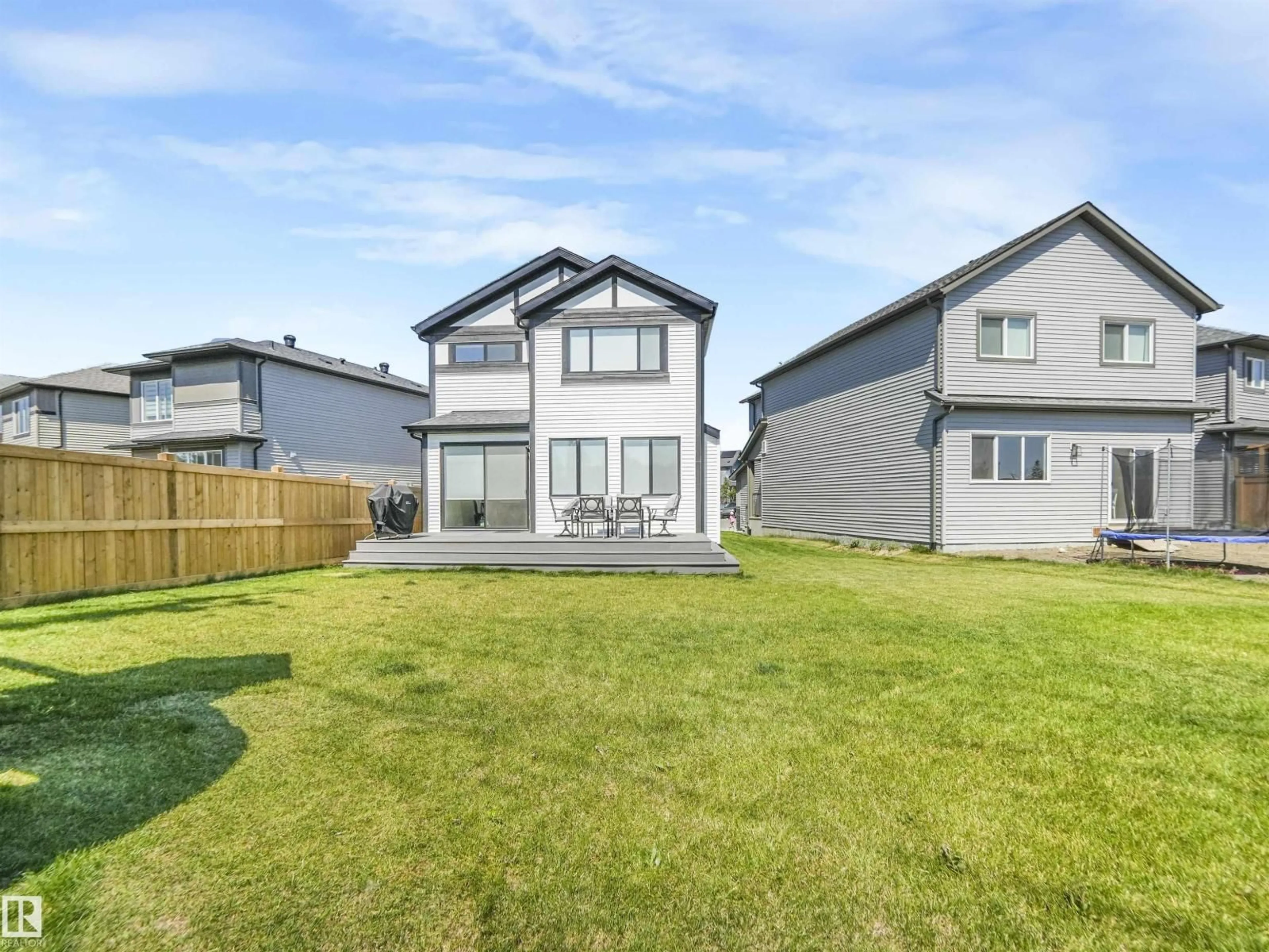 Home with vinyl exterior material, street for 19 NETTLE CR, St. Albert Alberta T8N7Z8