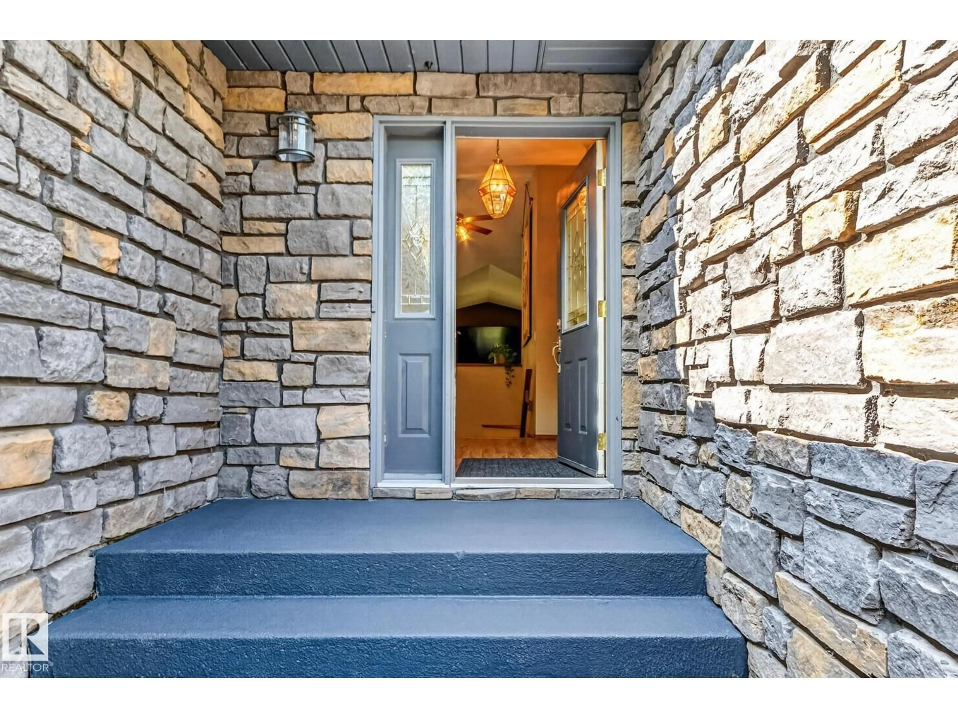 Indoor entryway for 51350 - 133 RGE ROAD 224, Rural Strathcona County Alberta T8C1H3