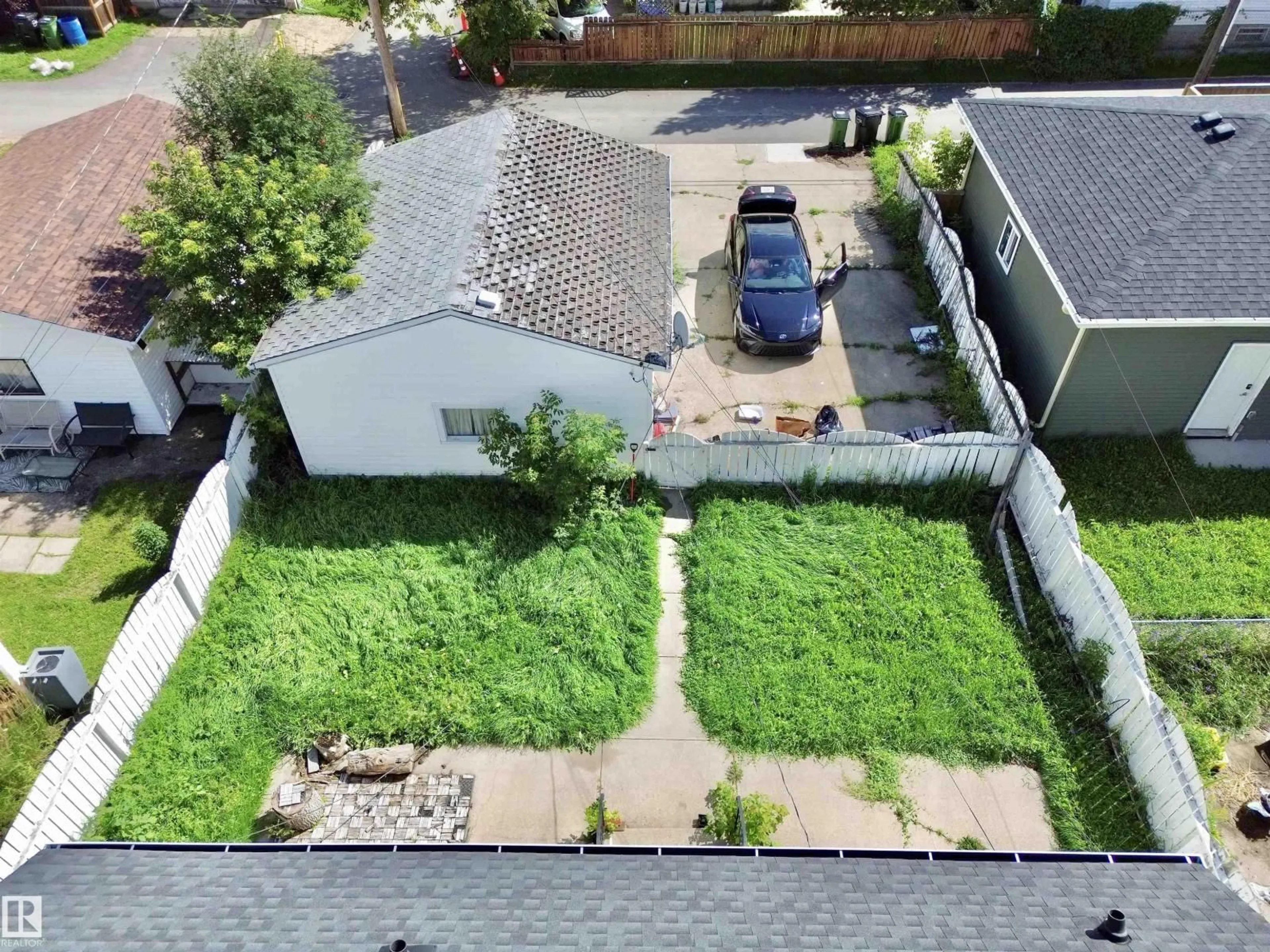 A pic from outside/outdoor area/front of a property/back of a property/a pic from drone, street for NW - 6209 106 ST, Edmonton Alberta T6H2V1