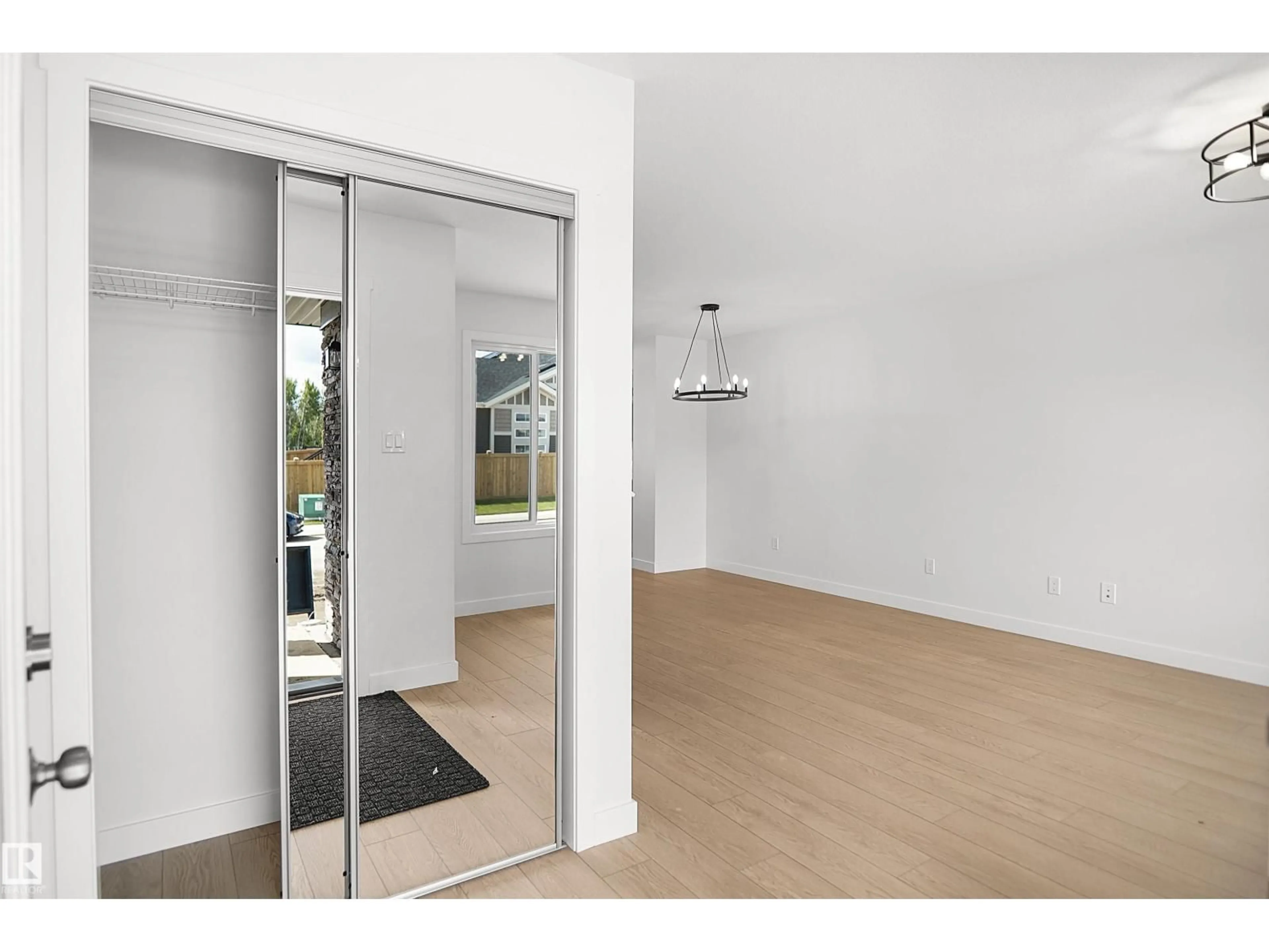 Indoor entryway for 33 LEAWOOD LI, Spruce Grove Alberta T7X4V1