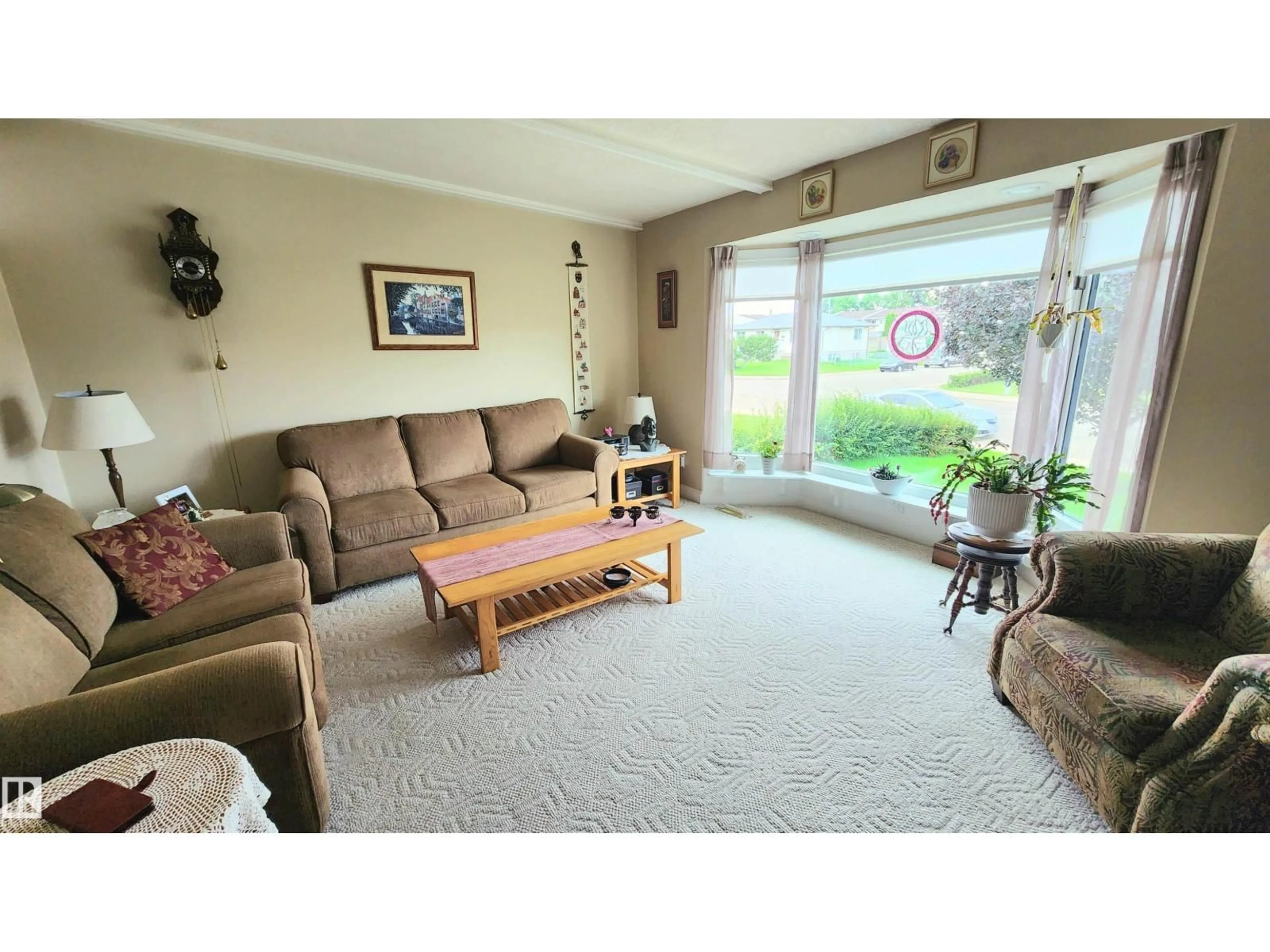 Living room with furniture, unknown for 13307 DELWOOD RD, Edmonton Alberta T5C3B5