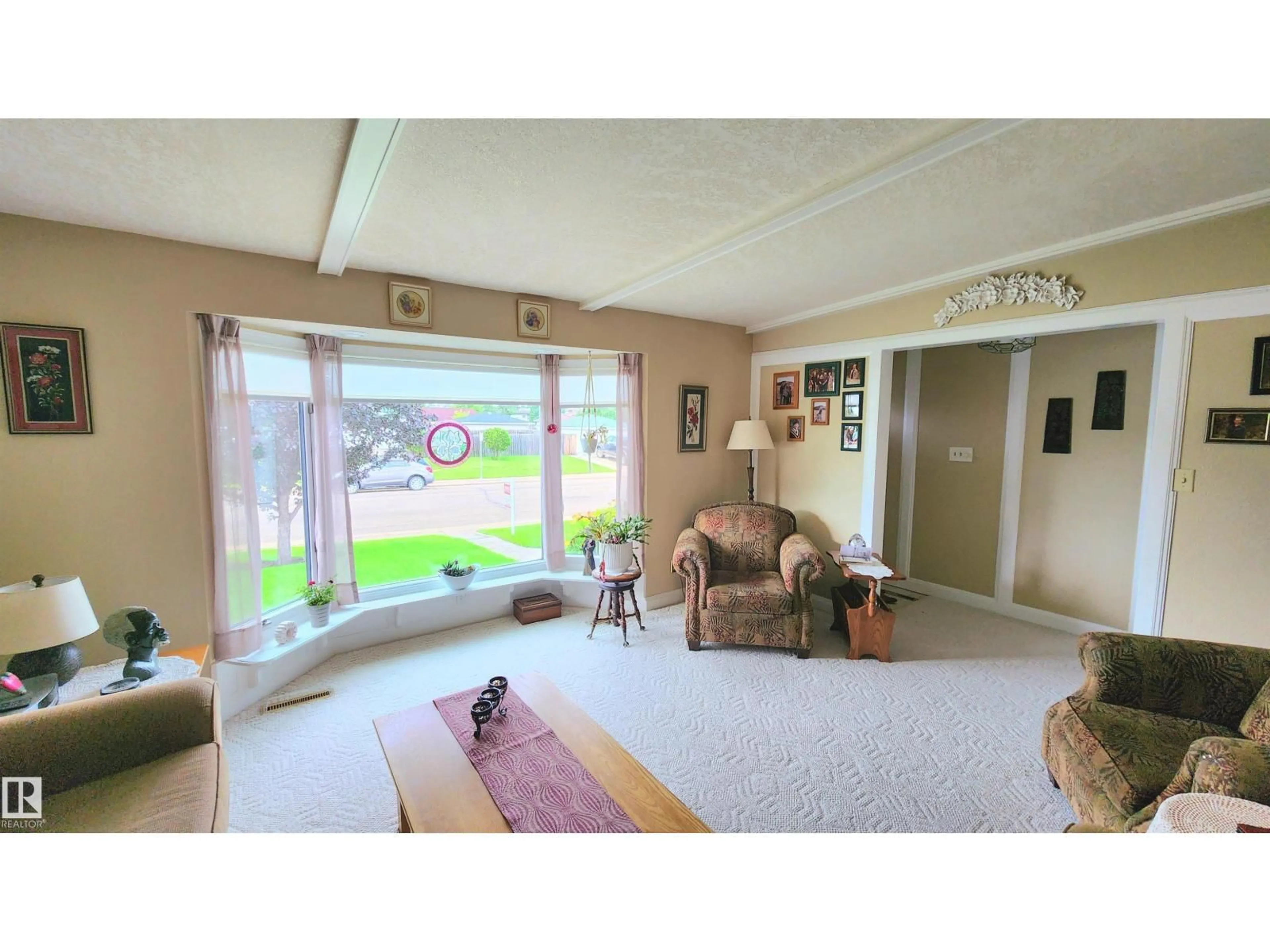 Unknown for 13307 DELWOOD RD, Edmonton Alberta T5C3B5