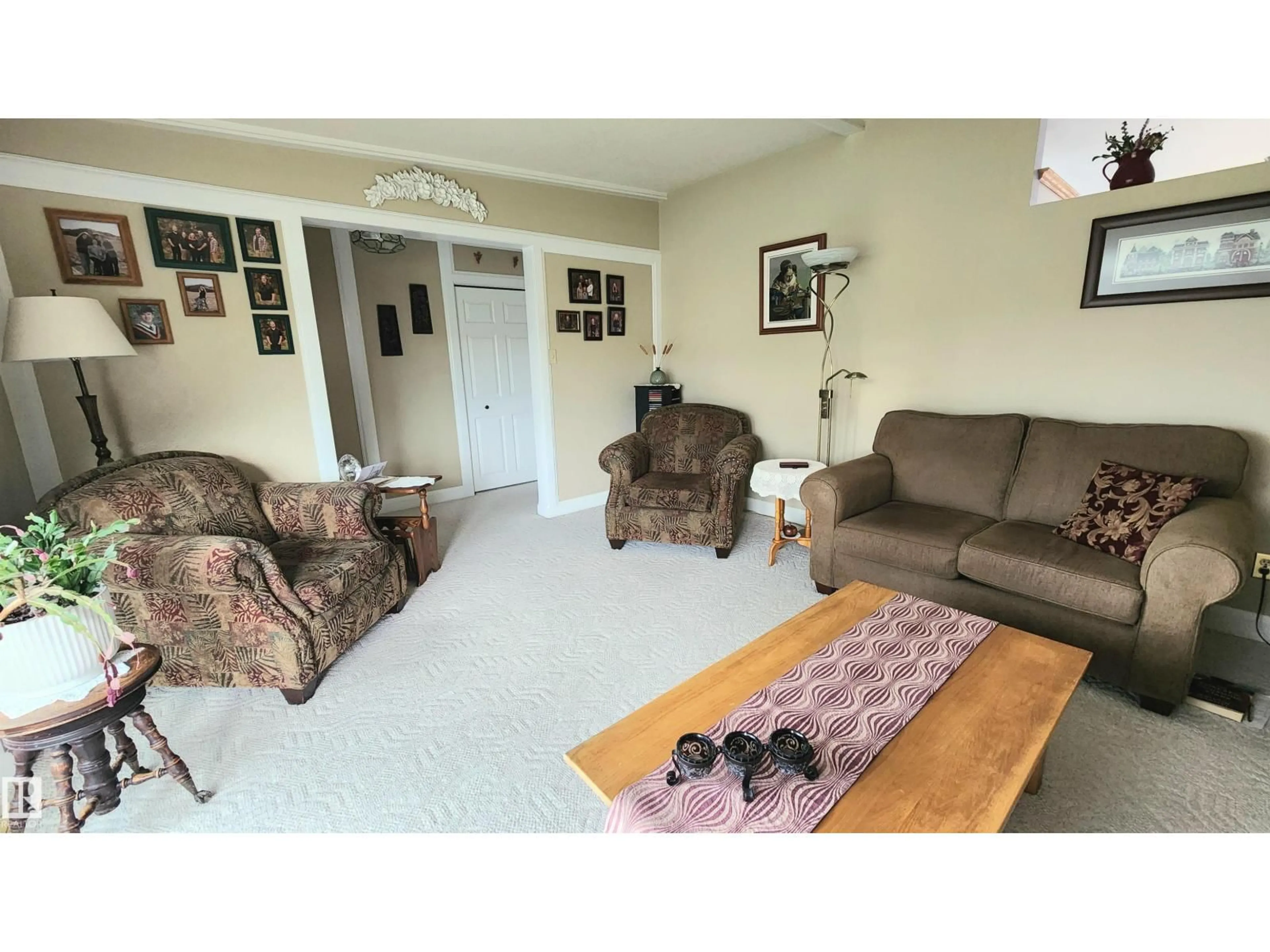 Living room with furniture, unknown for 13307 DELWOOD RD, Edmonton Alberta T5C3B5