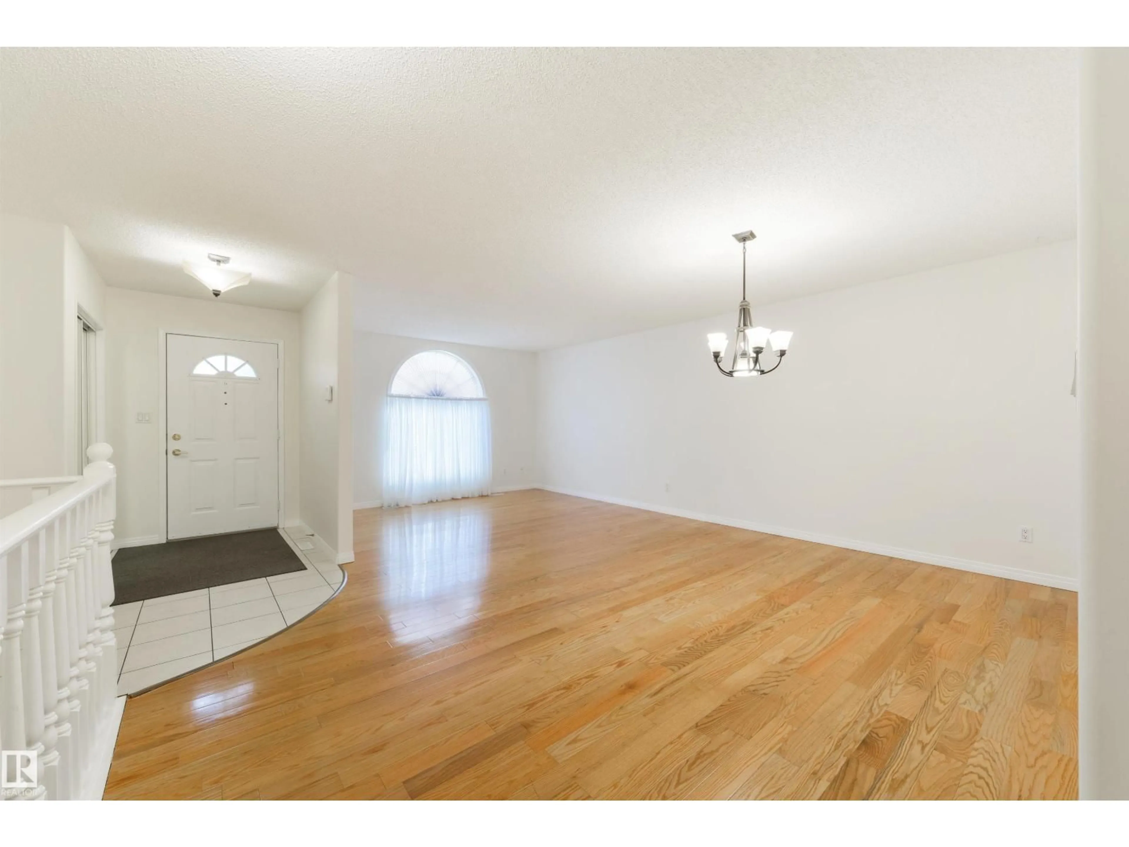 A pic of a room for 997 YOUVILLE DR W, Edmonton Alberta T6L6T2
