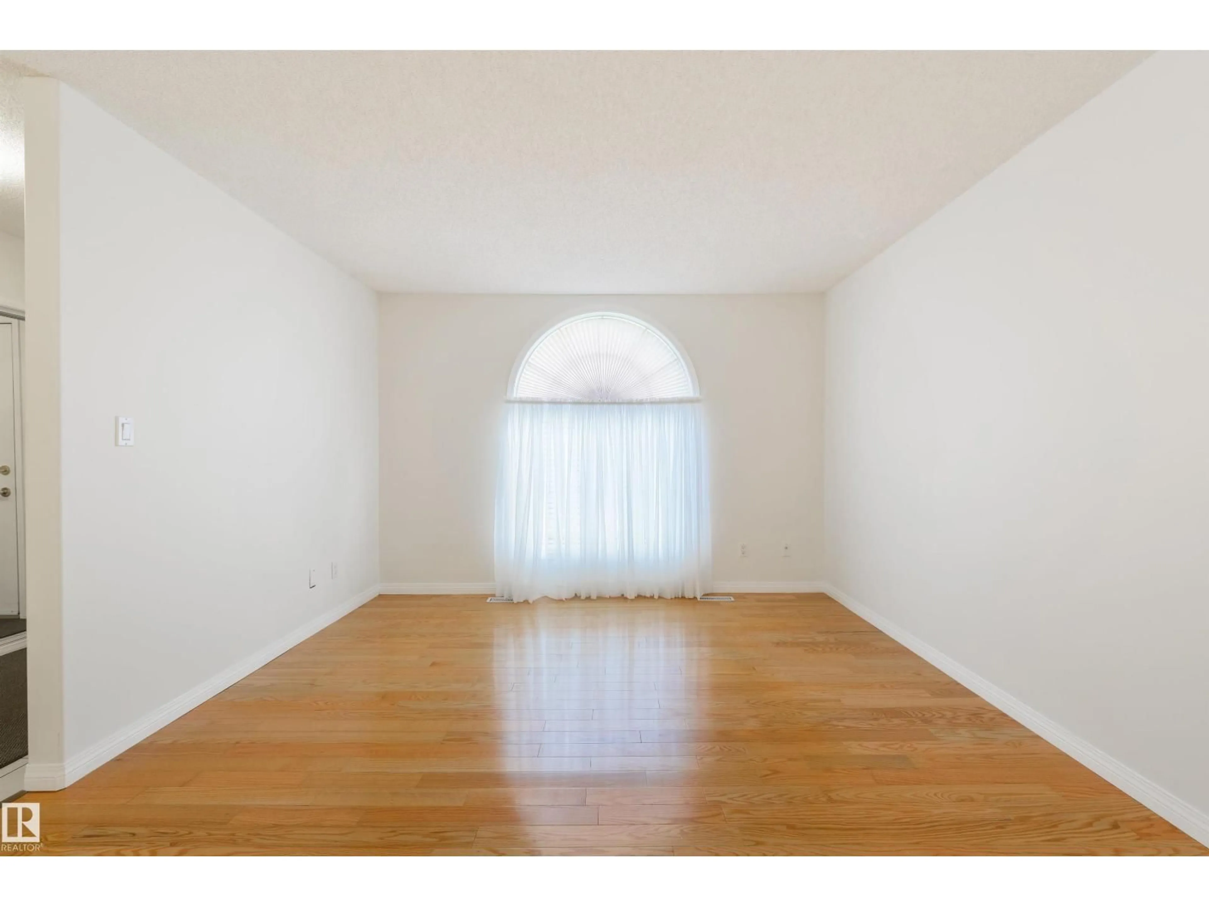 A pic of a room for 997 YOUVILLE DR W, Edmonton Alberta T6L6T2