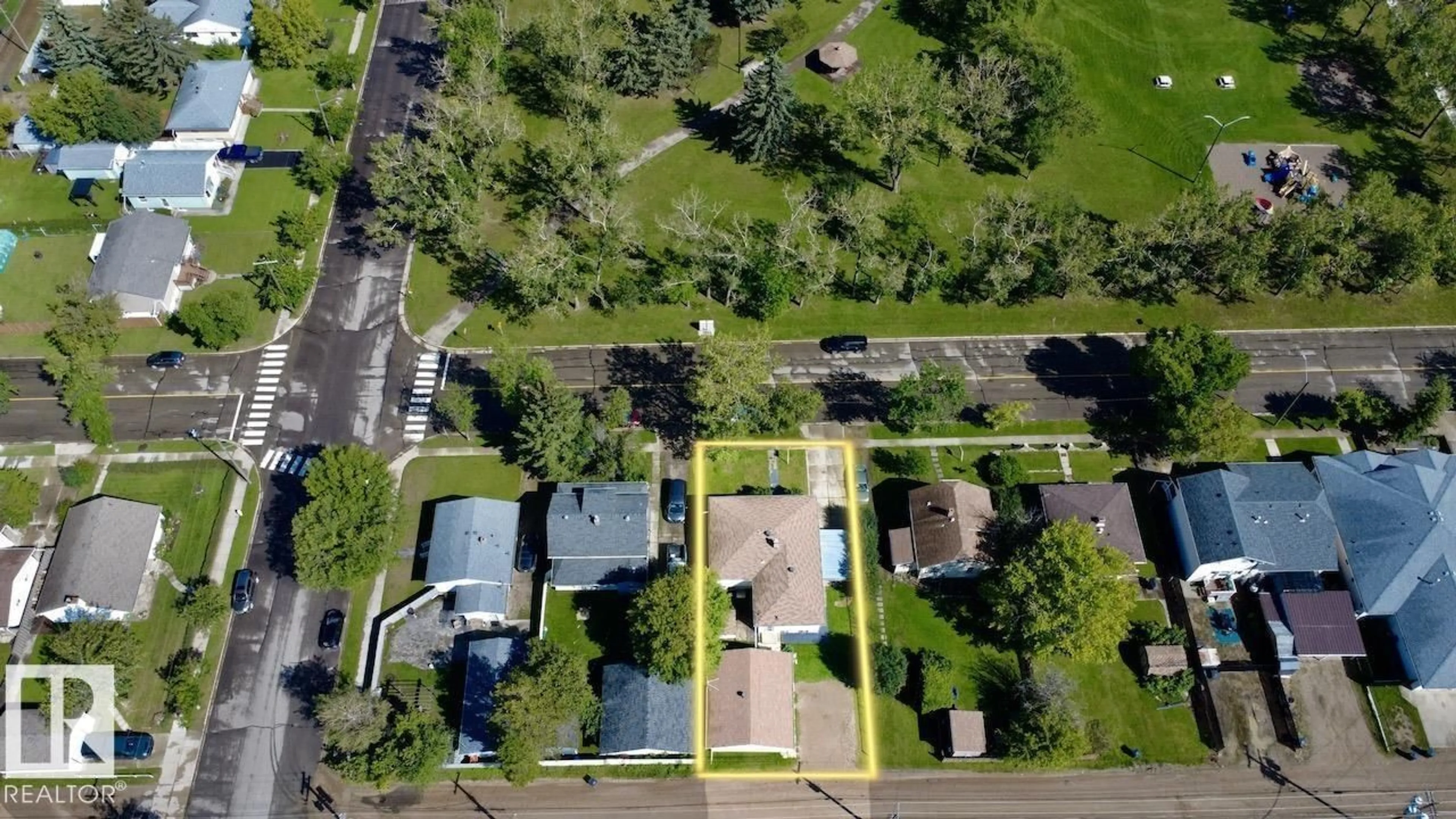 A pic from outside/outdoor area/front of a property/back of a property/a pic from drone, street for 5044 49 ST, Drayton Valley Alberta T7A1C9