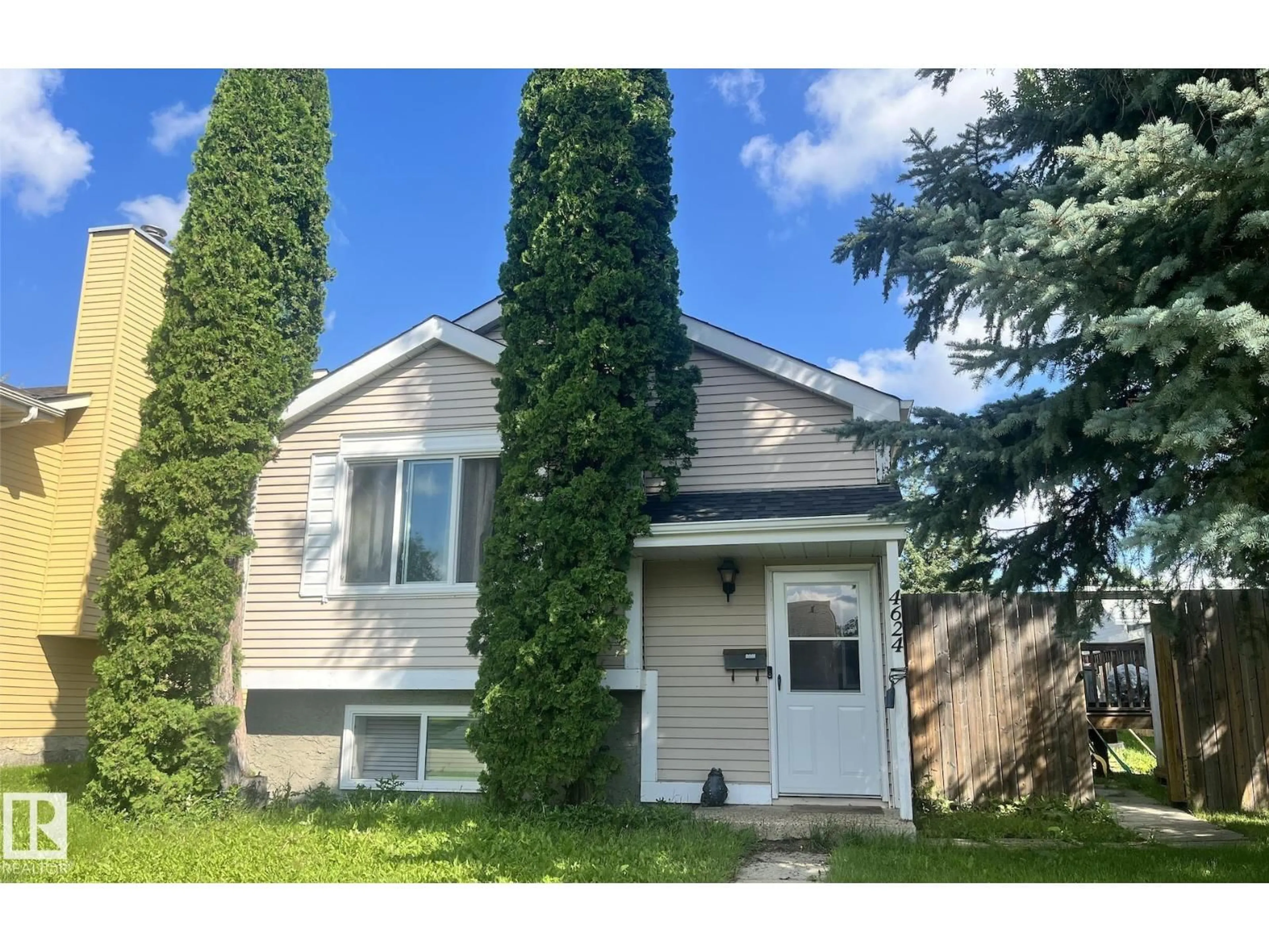 Home with vinyl exterior material, street for 4624 36 AV, Edmonton Alberta T6L3S3