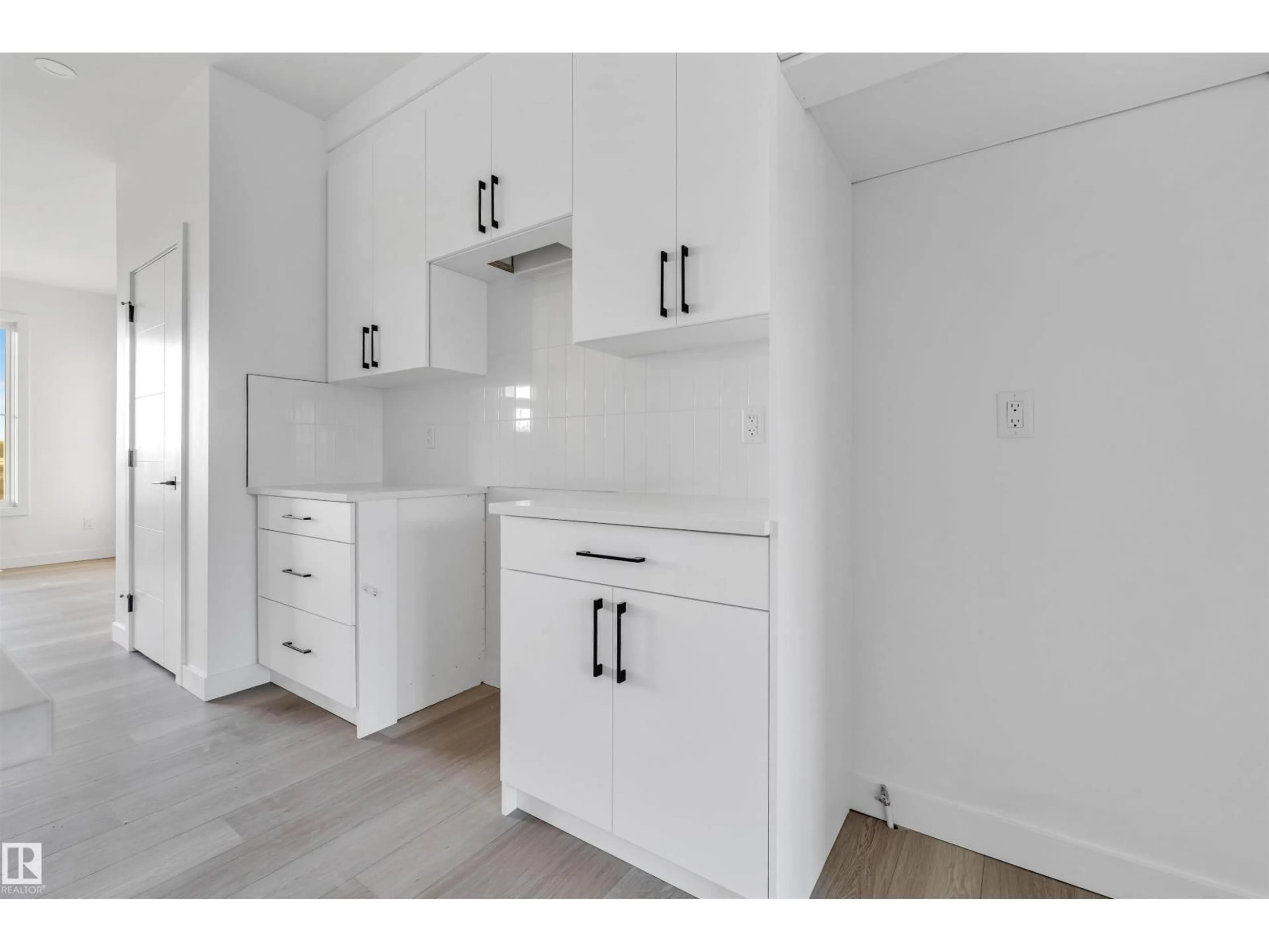 Standard kitchen, unknown for 554 ASHGROVE CIRCLE, Leduc Alberta T9E0K8