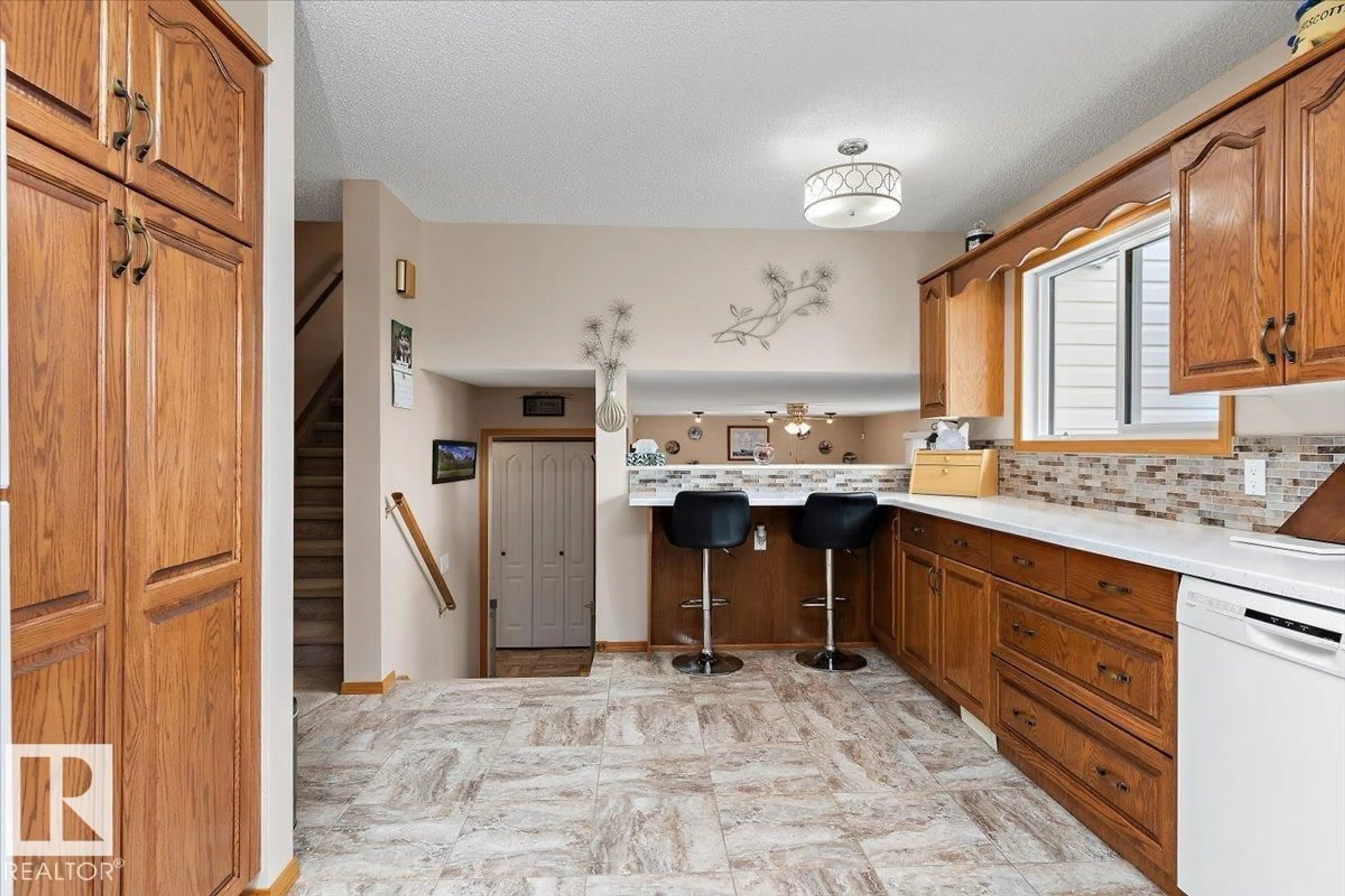 Open concept kitchen, ceramic/tile floor for 85 20212 TWP ROAD ROAD, Rural Strathcona County Alberta T8G1E4