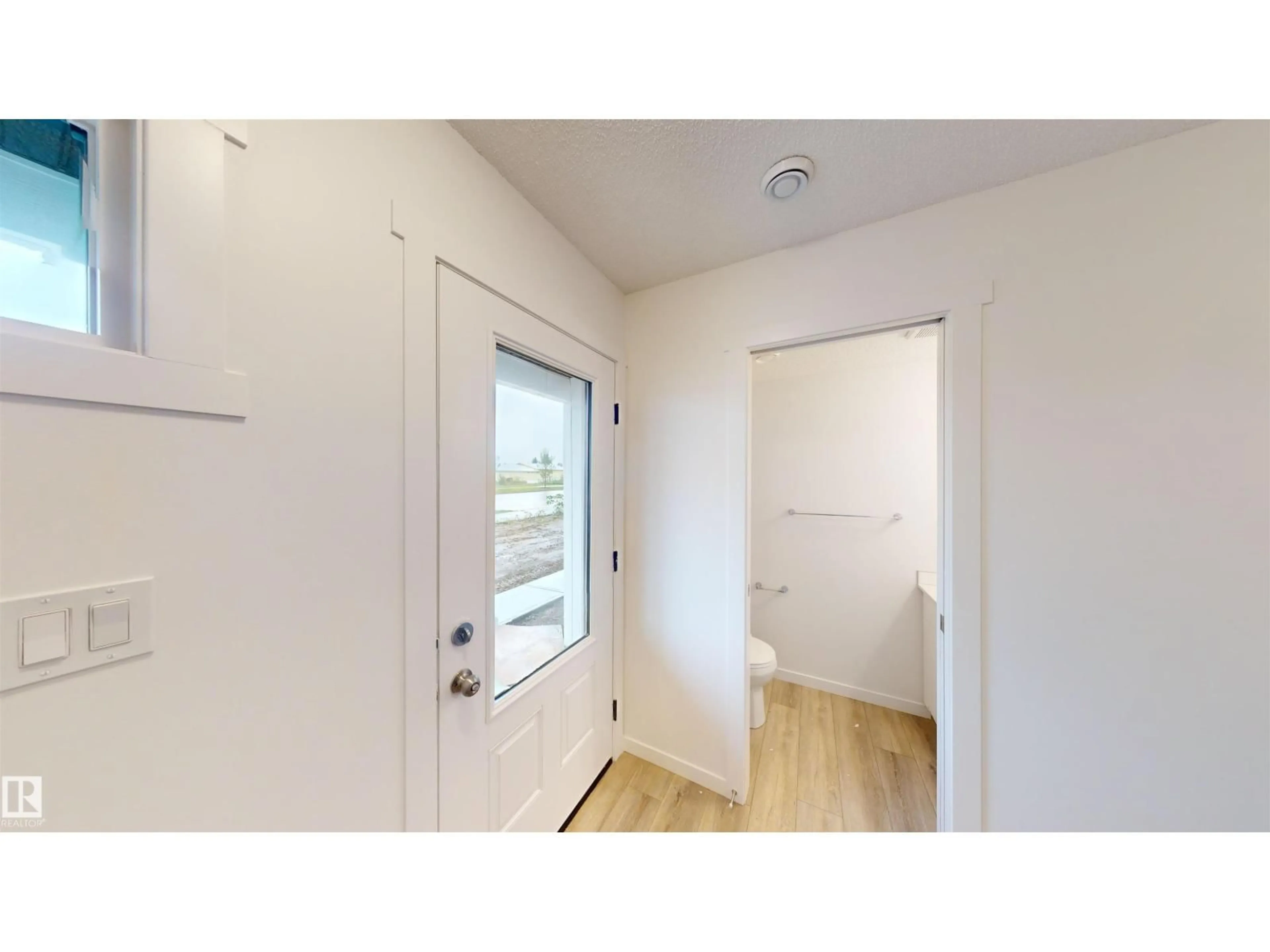 A pic of a room for #5 - 29 AIRPORT RD, Edmonton Alberta T5G3K8