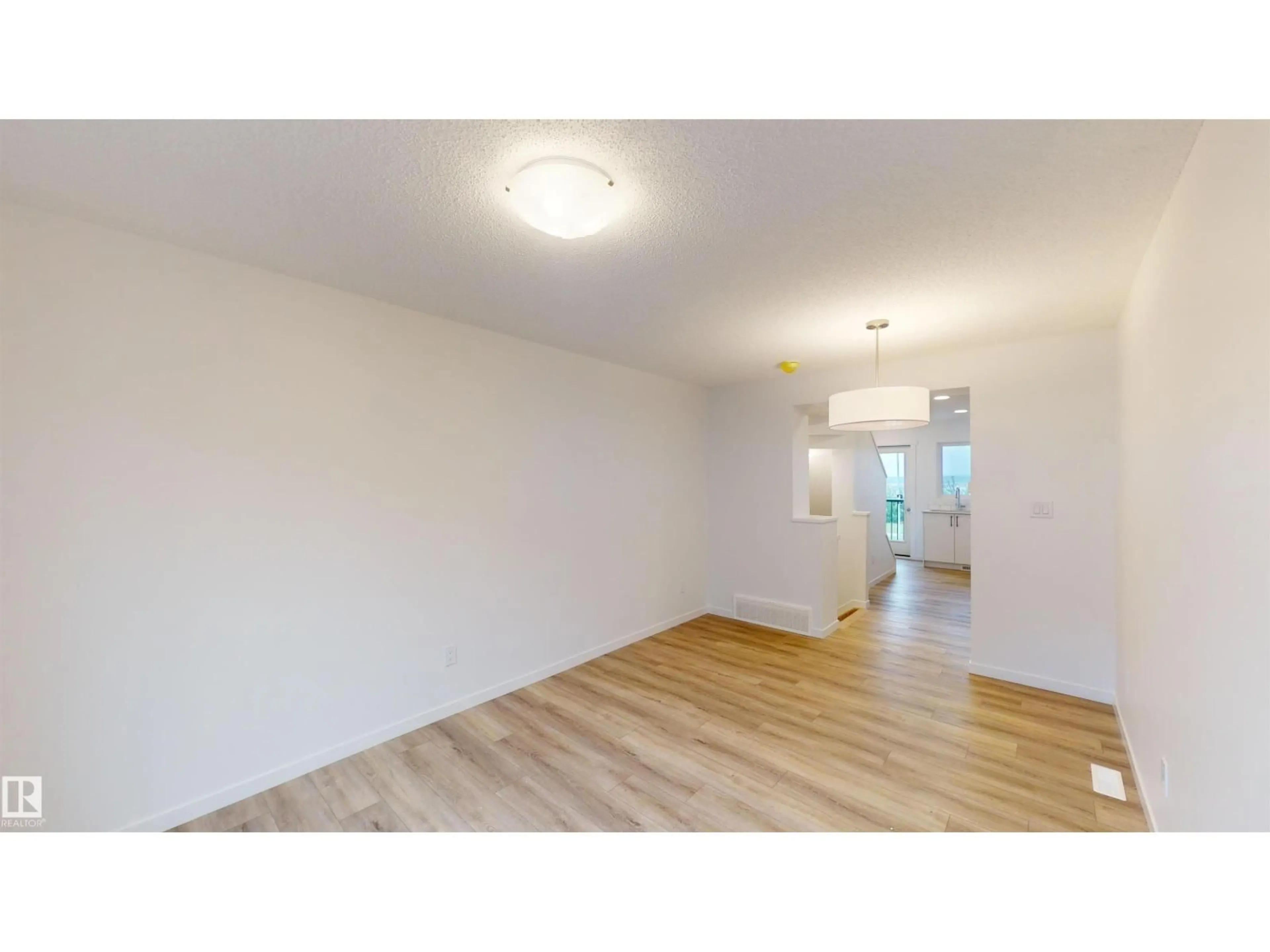 A pic of a room for #5 - 29 AIRPORT RD, Edmonton Alberta T5G3K8