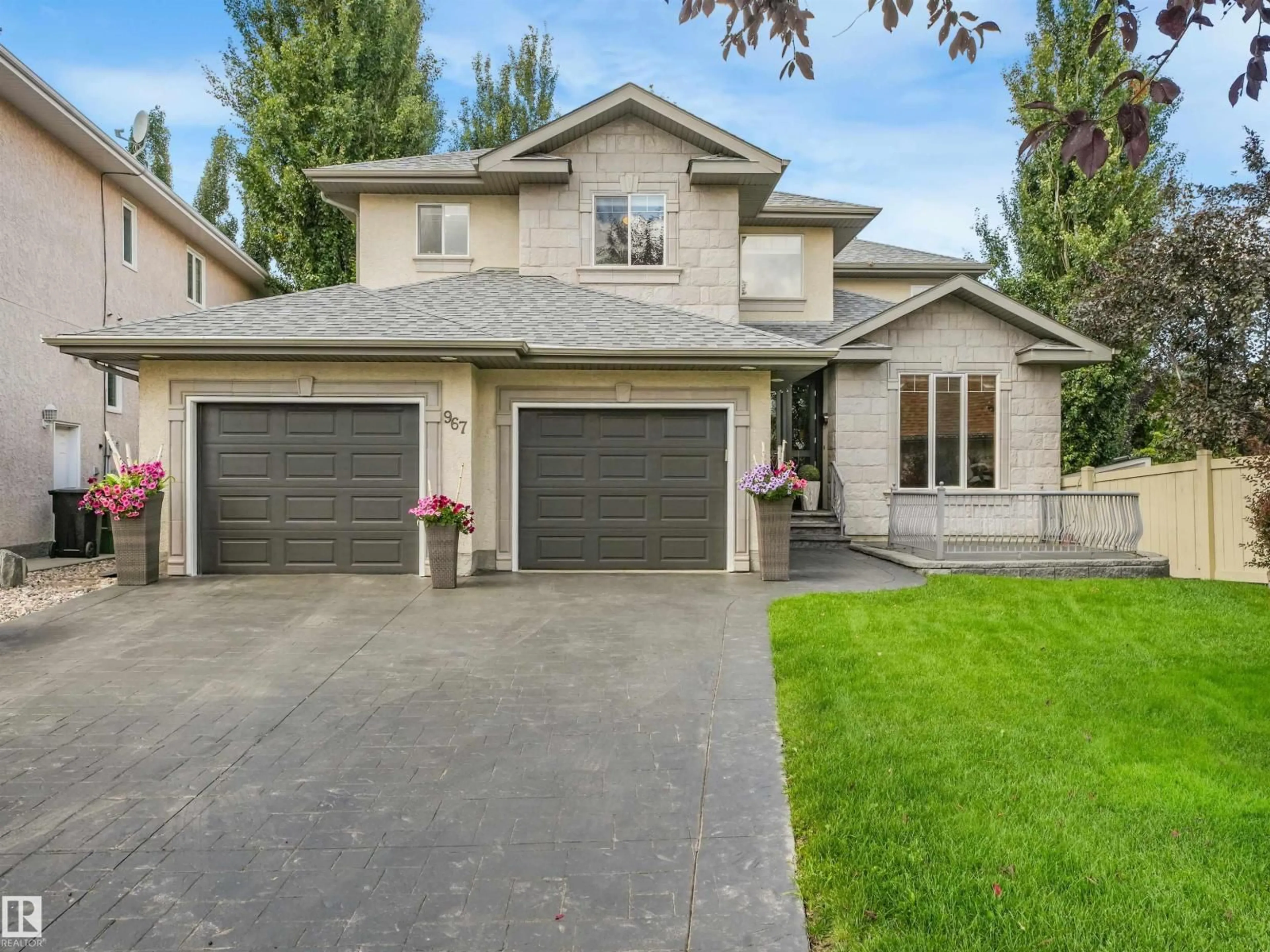 Home with vinyl exterior material, street for 967 LAMB CRESCENT, Edmonton Alberta T6R2X8