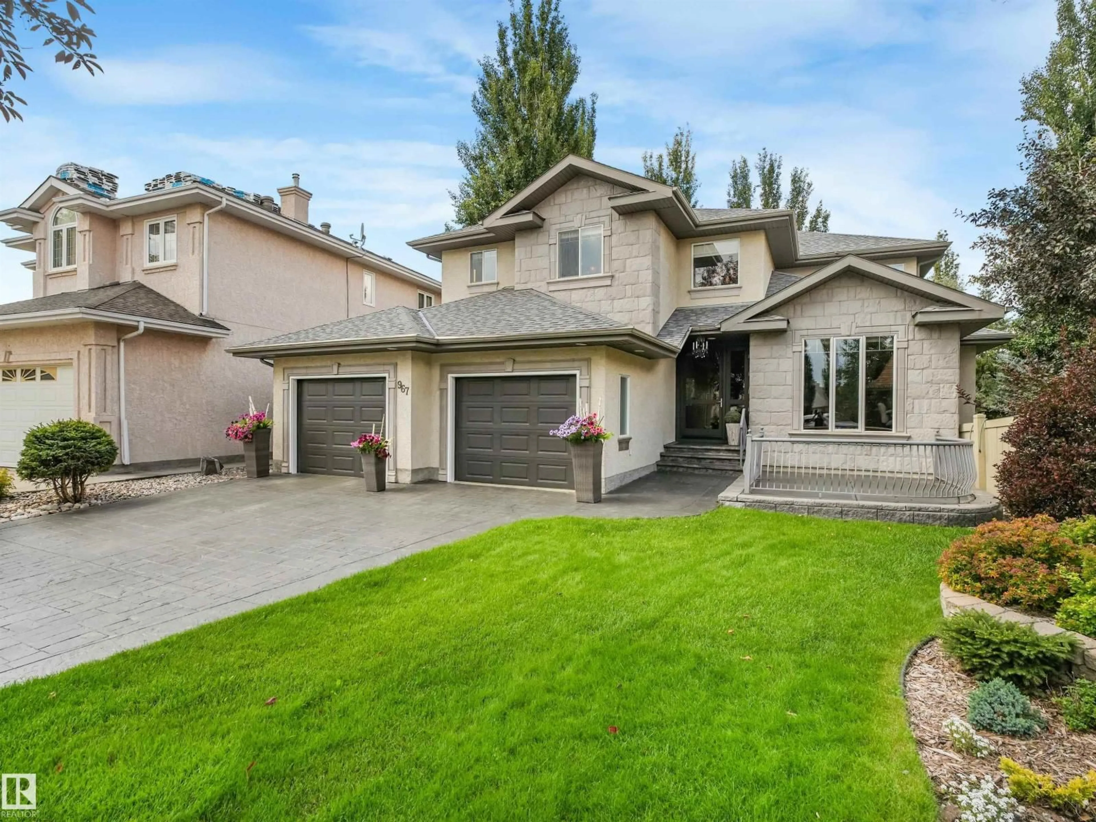Home with vinyl exterior material, street for 967 LAMB CRESCENT, Edmonton Alberta T6R2X8