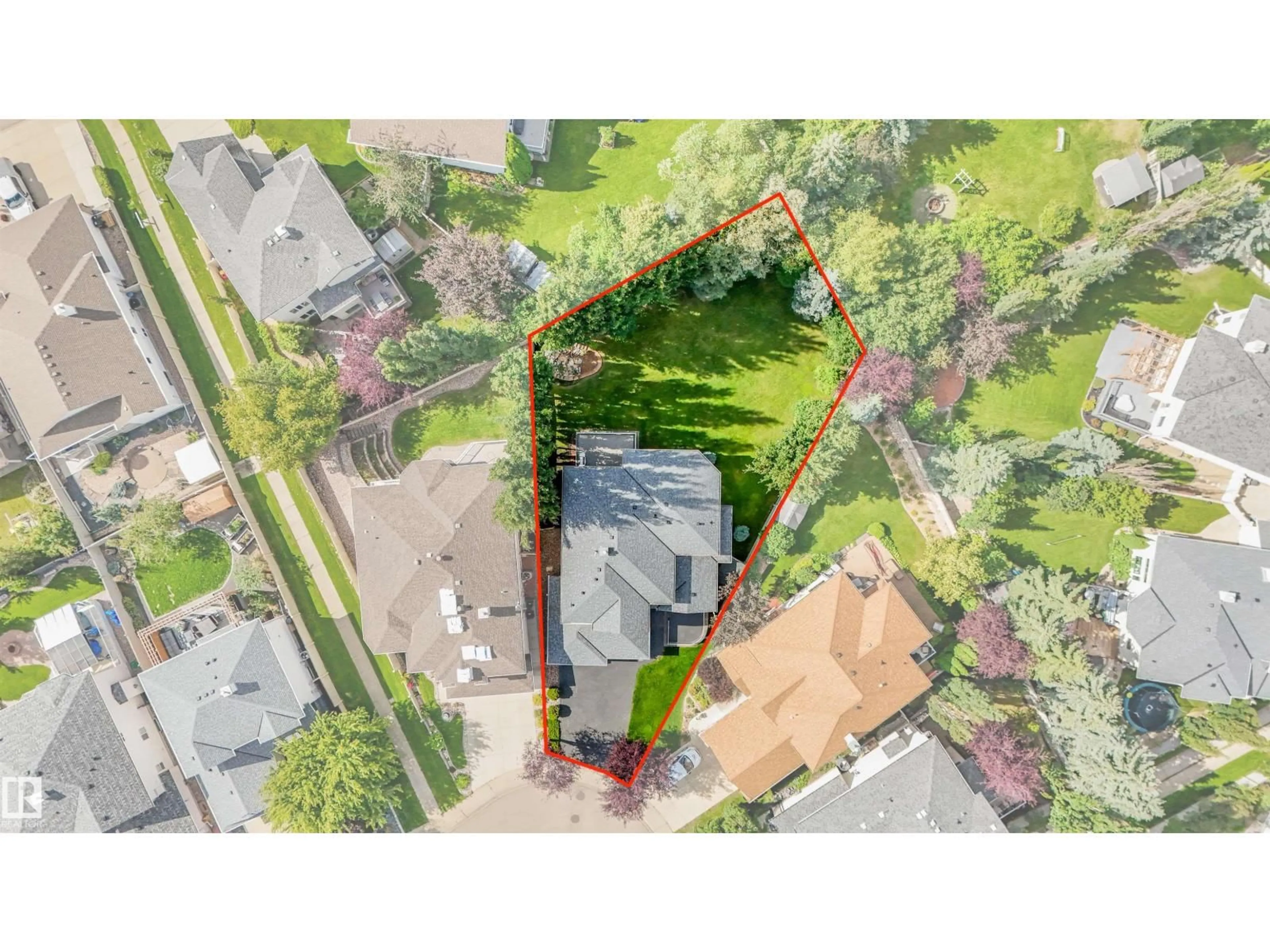 A pic from outside/outdoor area/front of a property/back of a property/a pic from drone, street for 967 LAMB CRESCENT, Edmonton Alberta T6R2X8