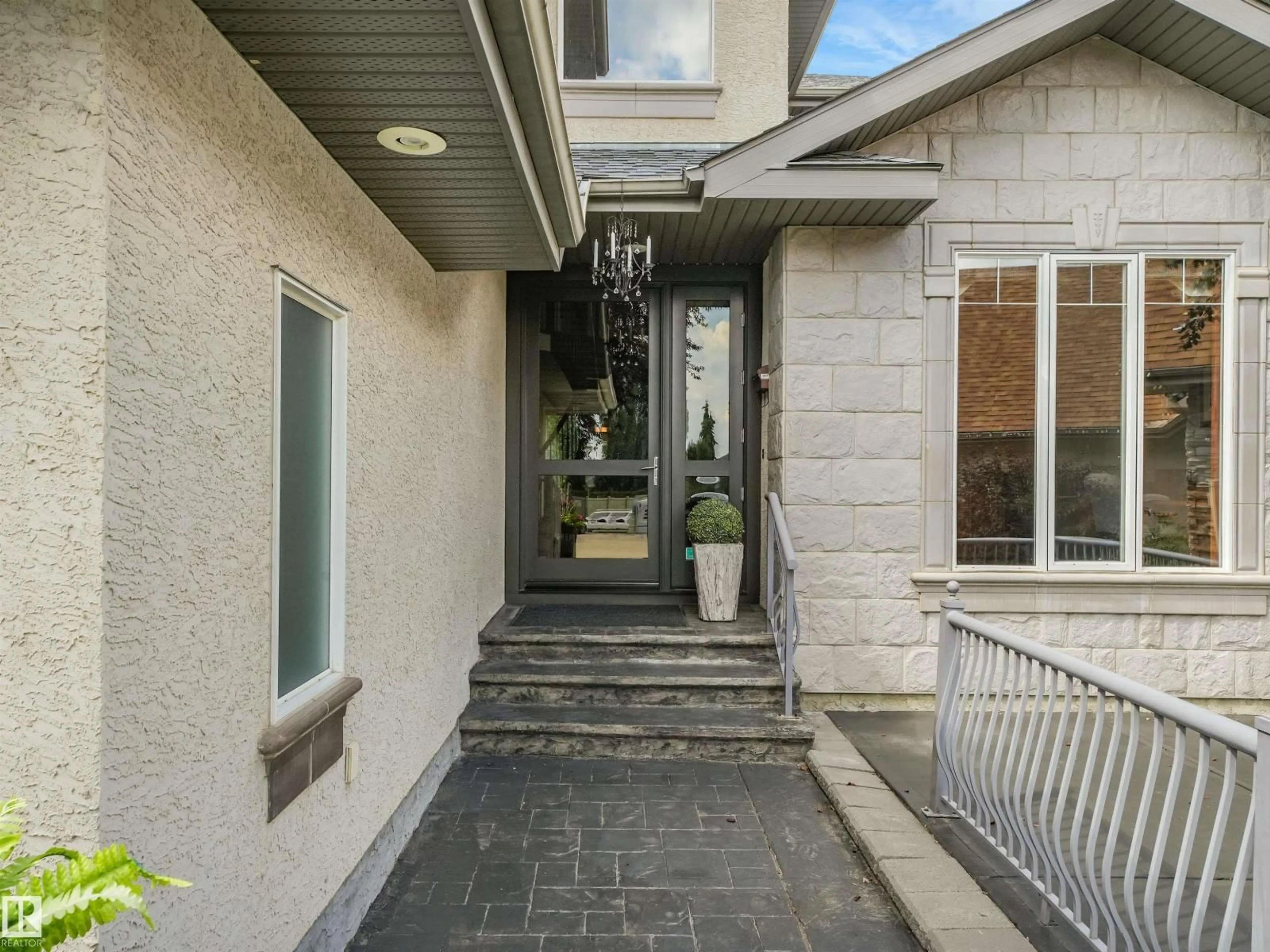 Indoor entryway for 967 LAMB CRESCENT, Edmonton Alberta T6R2X8