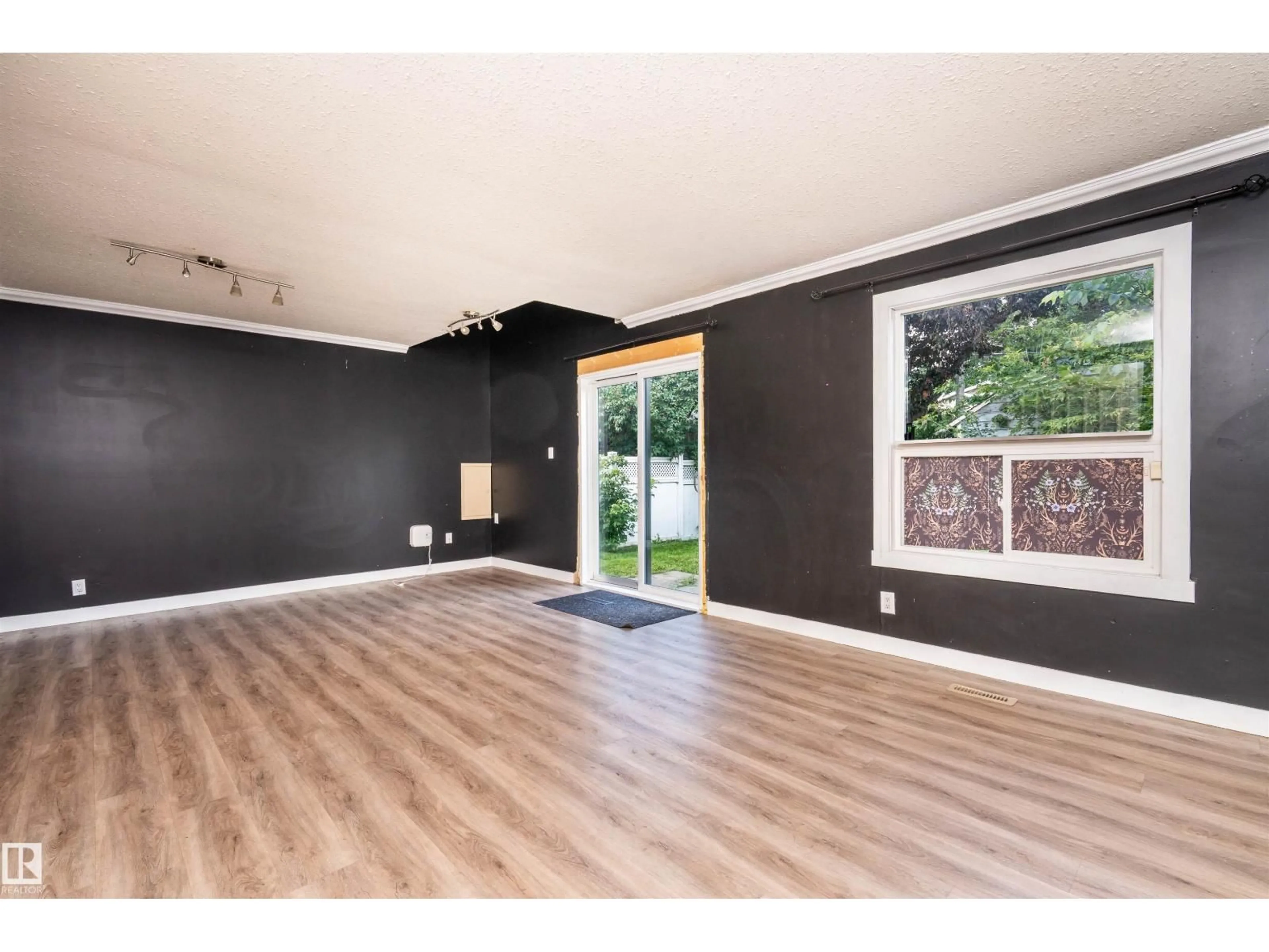 Unknown for NW - 10330 76 ST, Edmonton Alberta T6A3A7