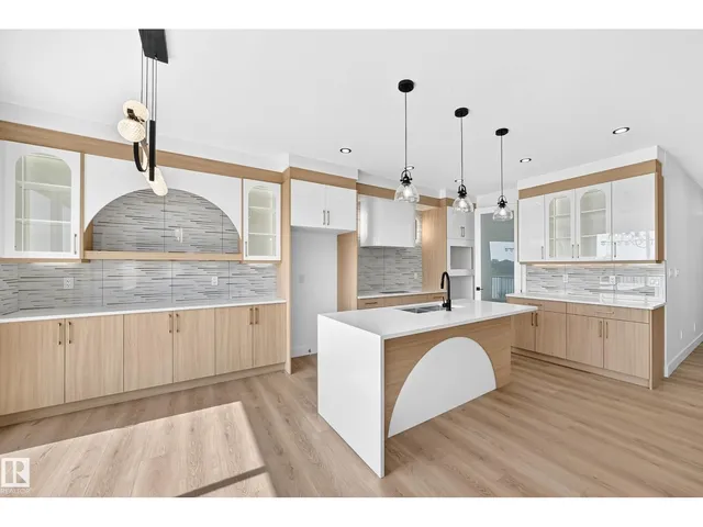 449 CRYSTAL CREEK LINK, Leduc 4