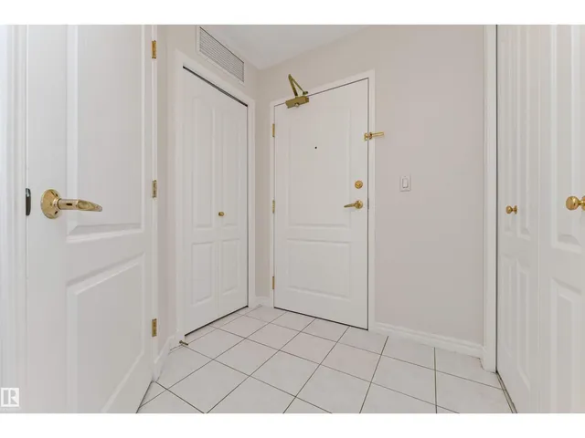 10909 - 1101 103 AV, Edmonton 5