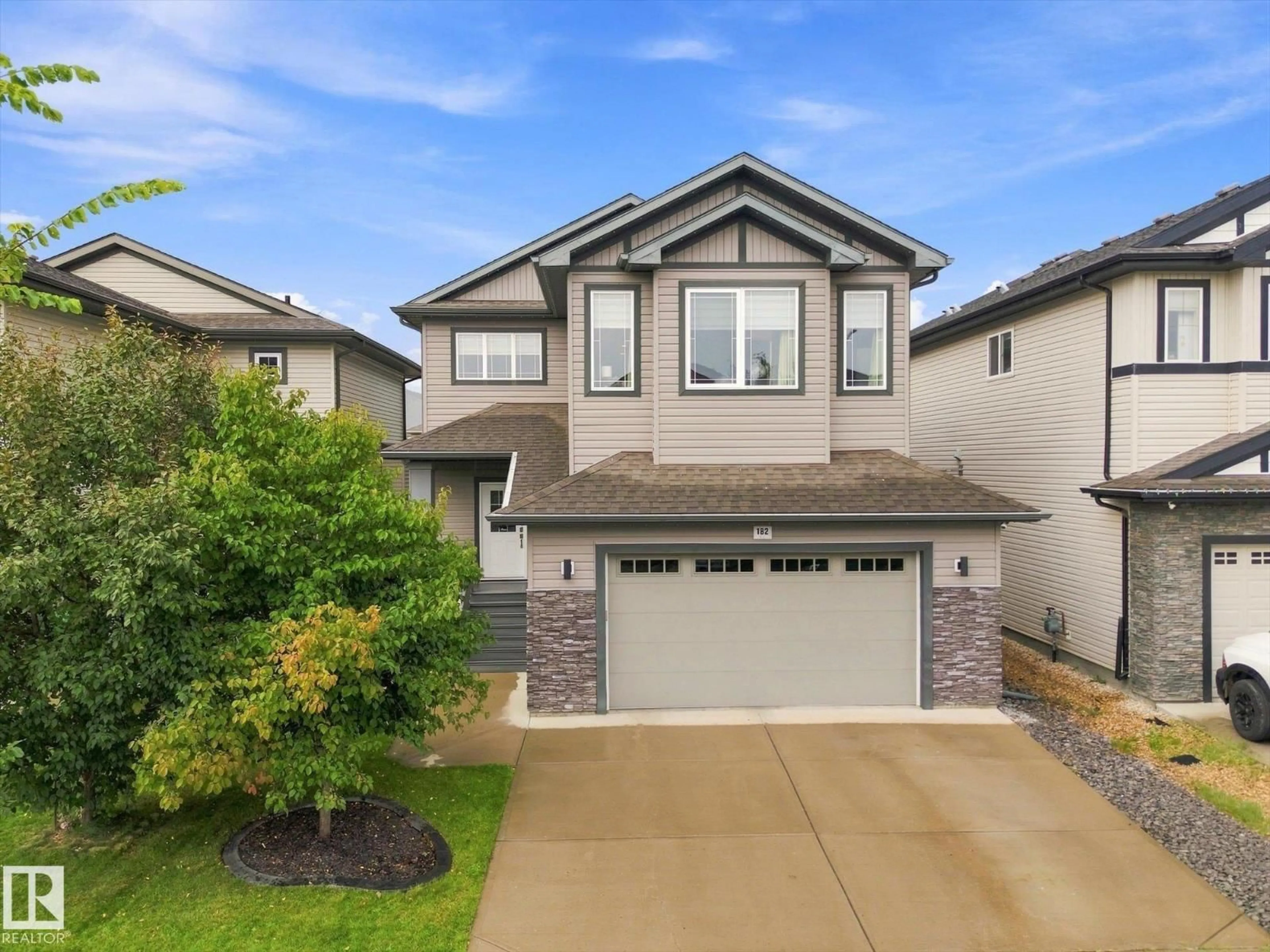Home with vinyl exterior material, street for 182 WOODHILL LN, Fort Saskatchewan Alberta T8L0L5
