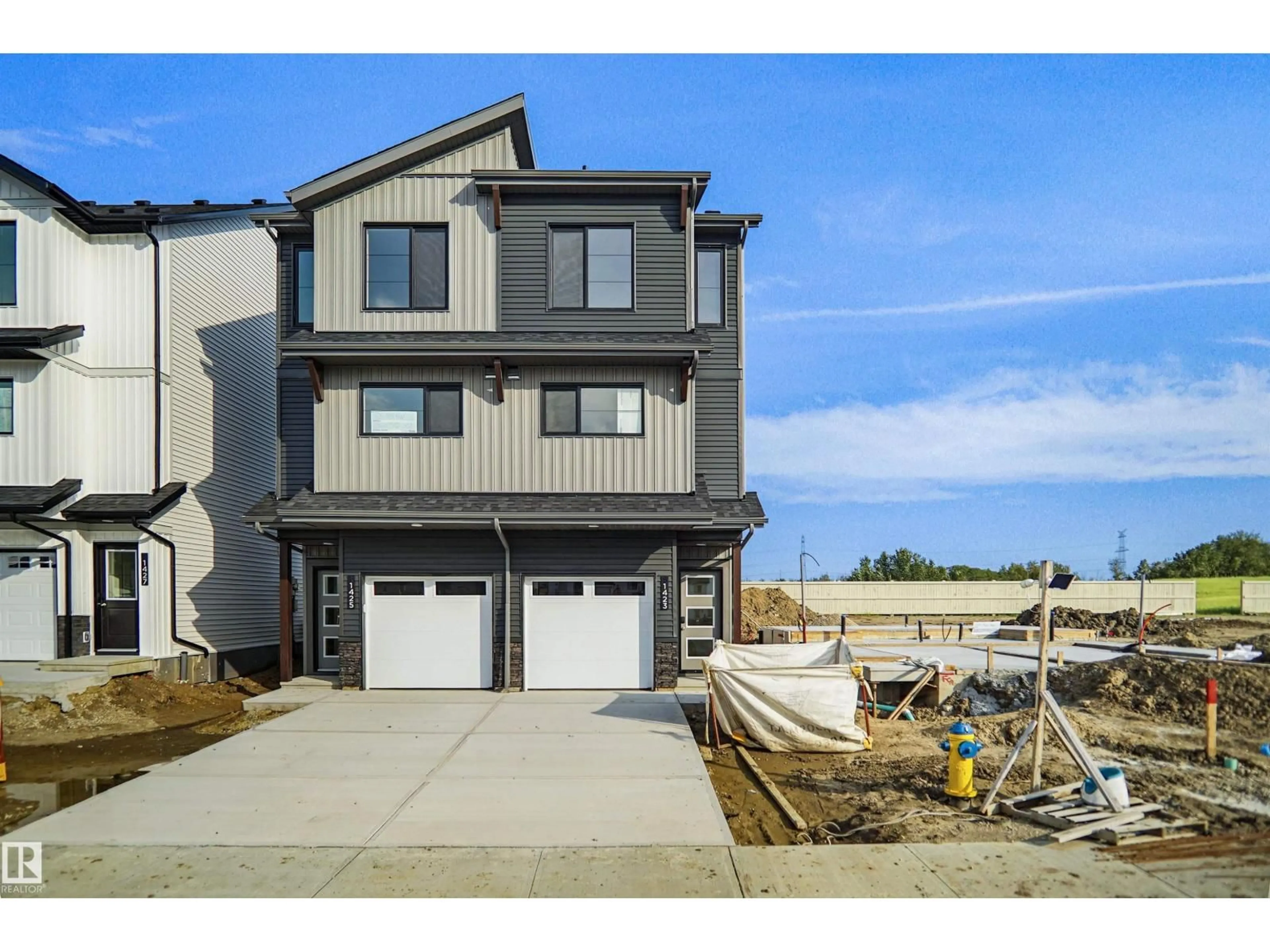 Home with vinyl exterior material, unknown for 1423 9 ST, Edmonton Alberta T6T2N8