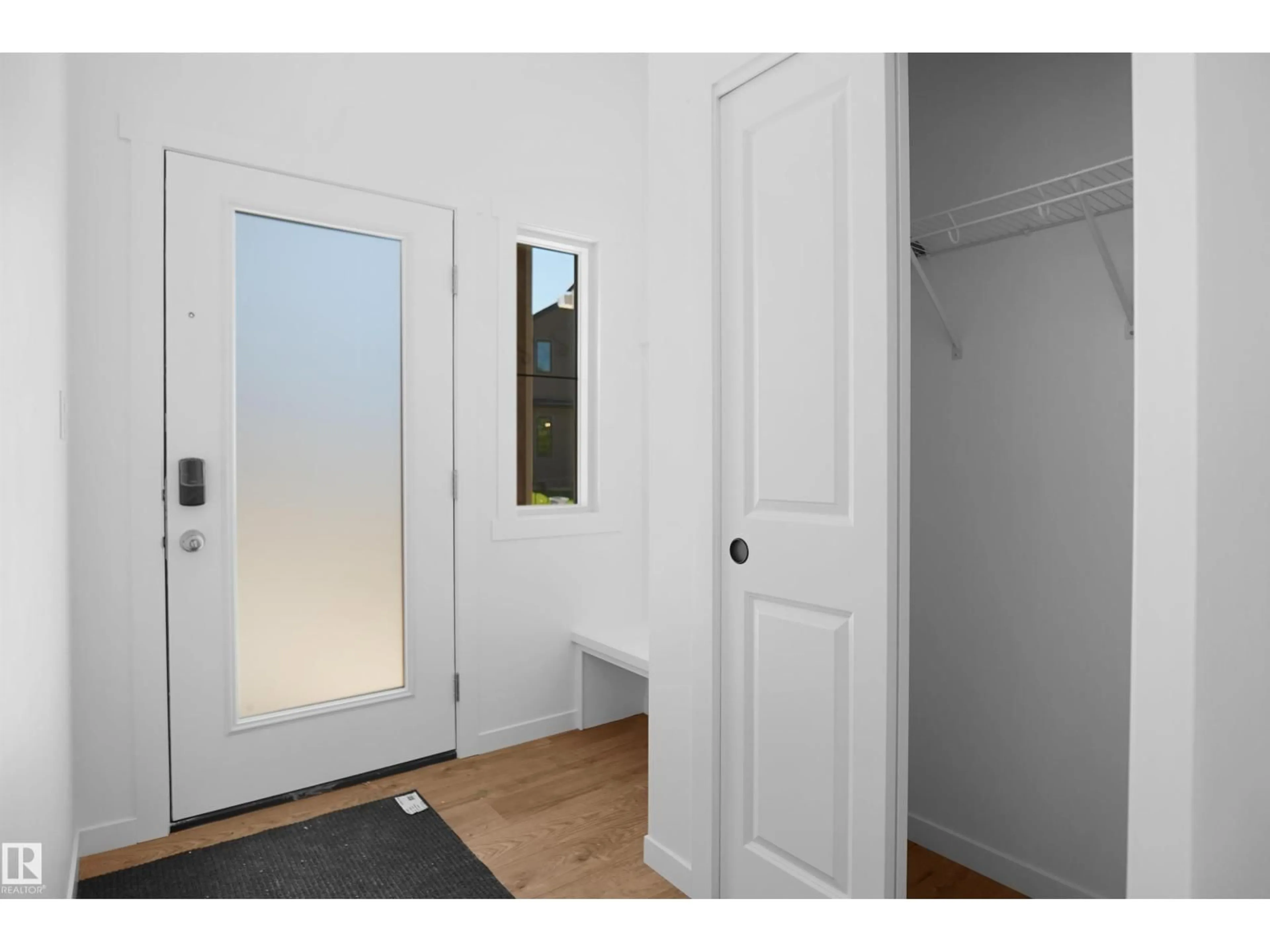 Indoor entryway for #33 - 19904 31 AV NW, Edmonton Alberta T6M1N7