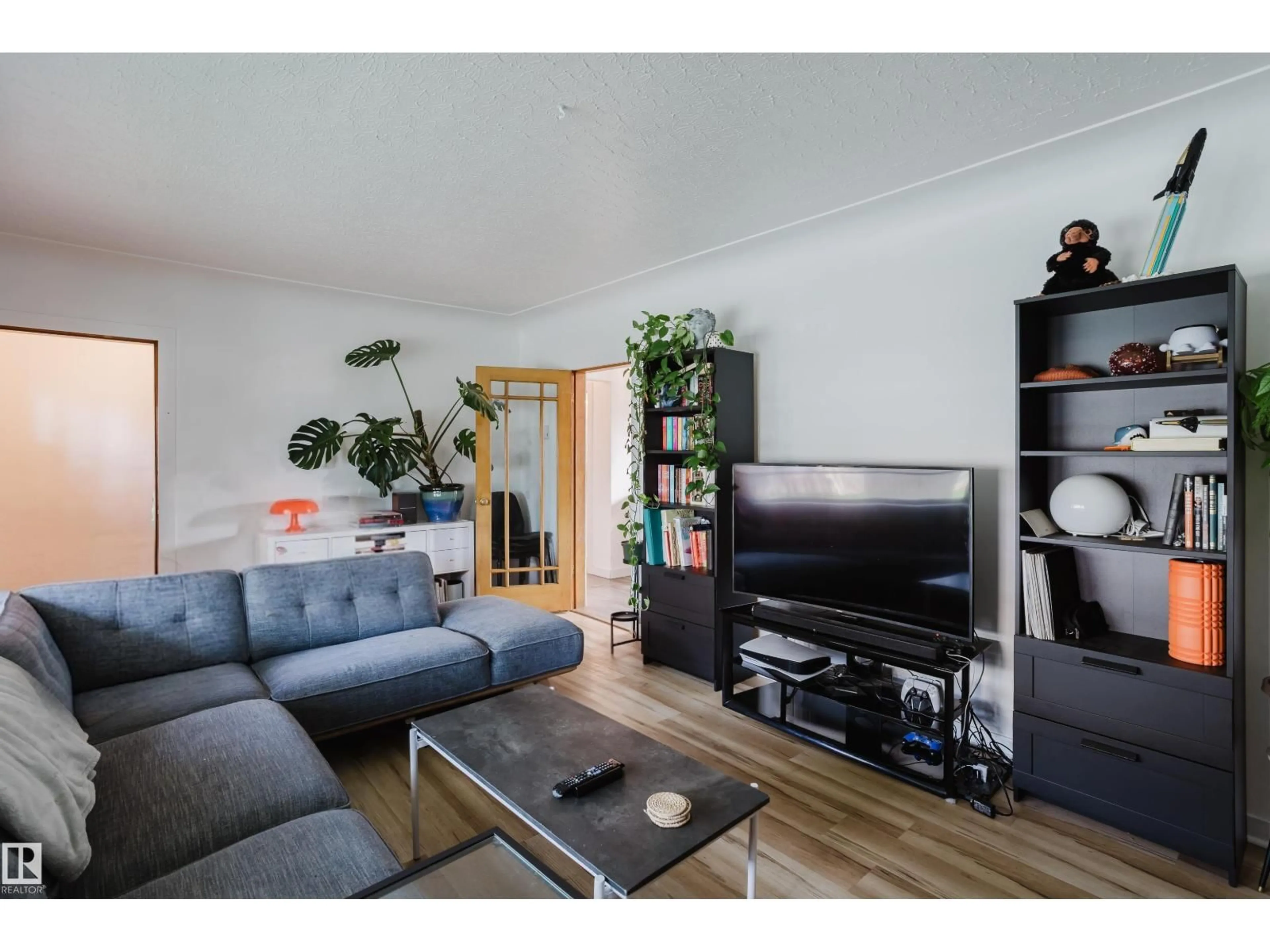 Living room with furniture, wood/laminate floor for NW - 8759 78 AV, Edmonton Alberta T6C0N5