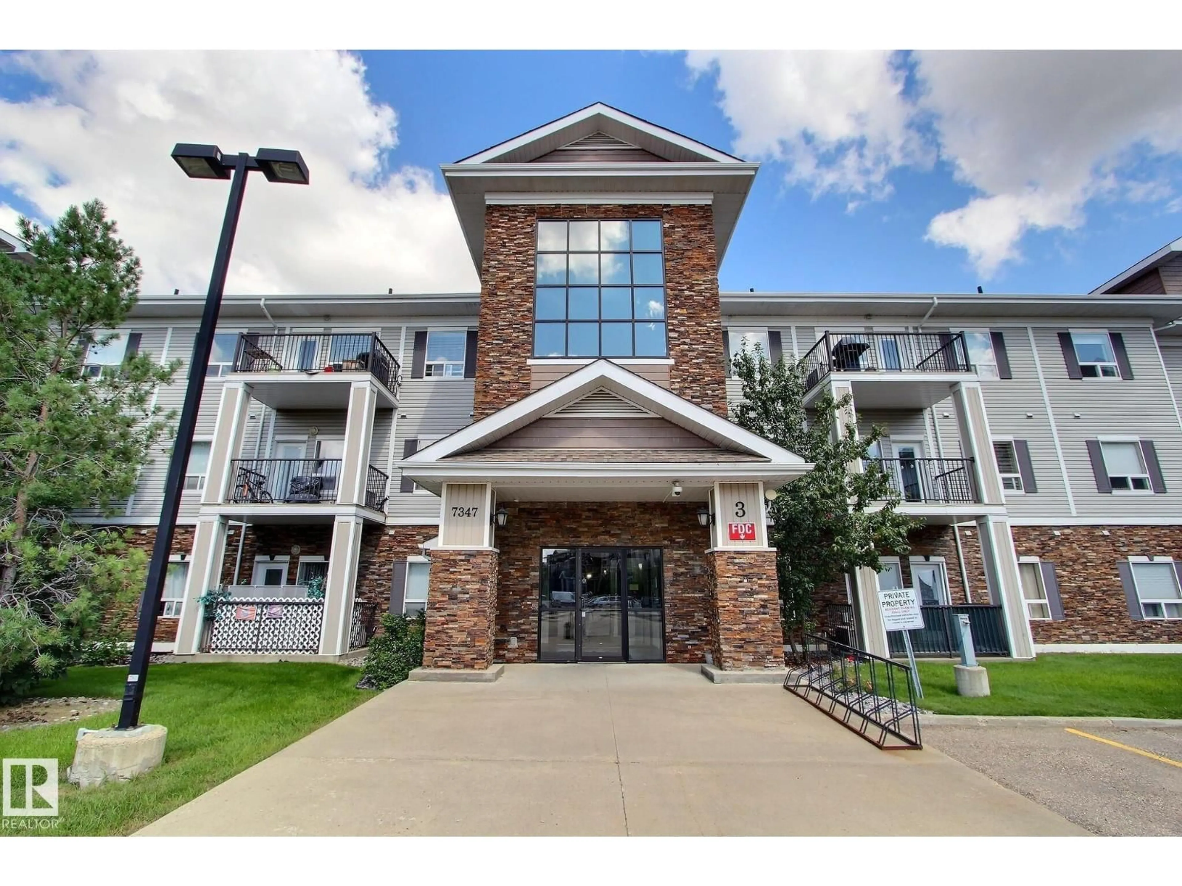 Indoor foyer for 3207 - 7347 SOUTH TERWILLEGAR DR, Edmonton Alberta T6R0M3