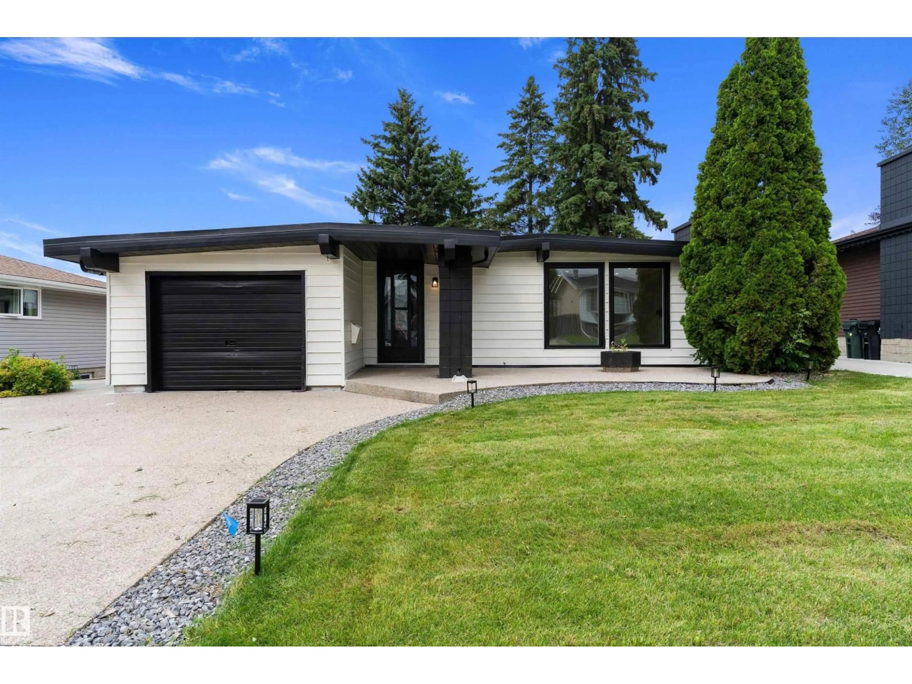 Home with vinyl exterior material, street for 23 GILLINGHAM CR, Sherwood Park Alberta T8A2X5