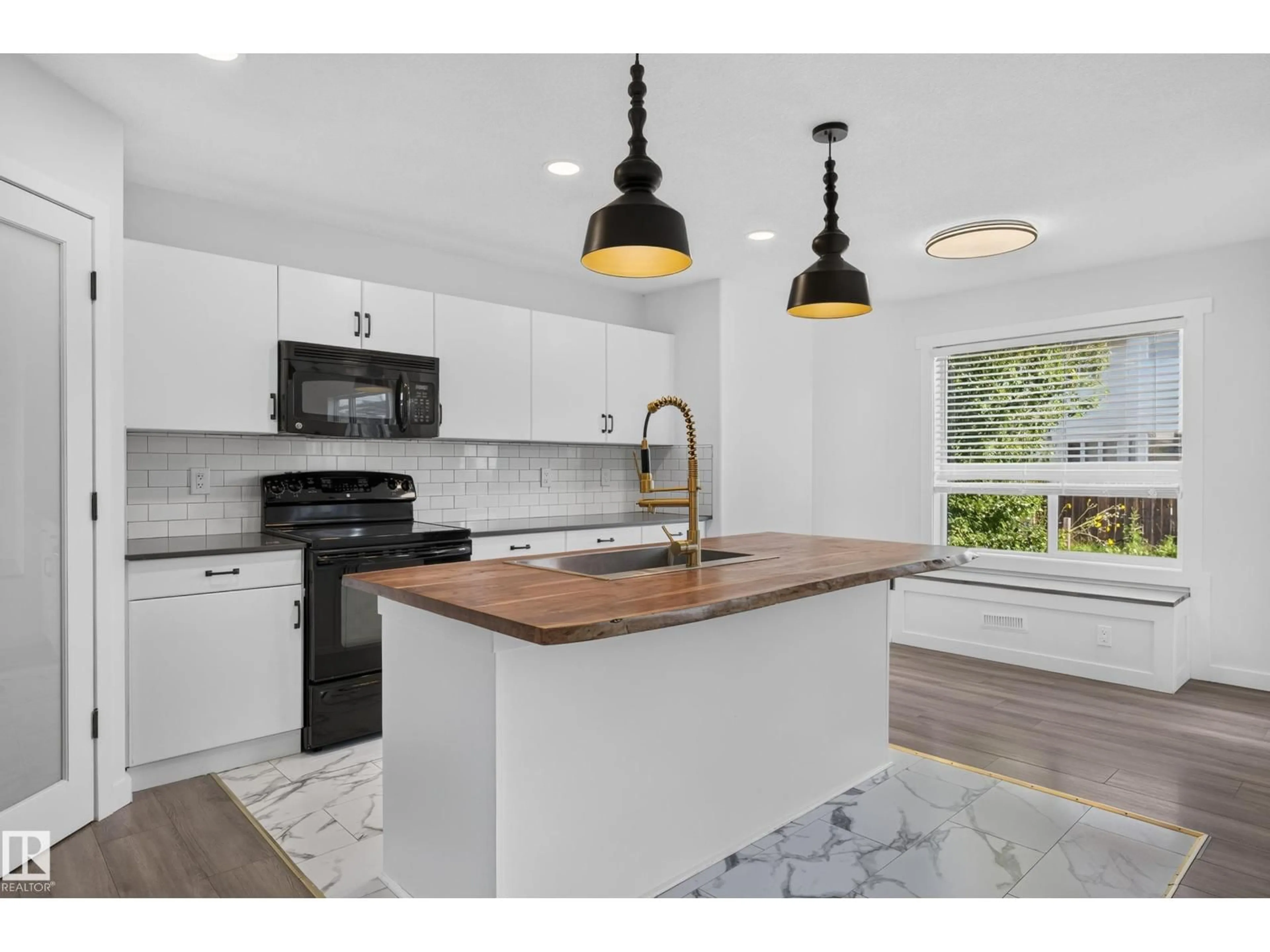Open concept kitchen, unknown for 1315 WESTERRA DR, Stony Plain Alberta T7Z0B2