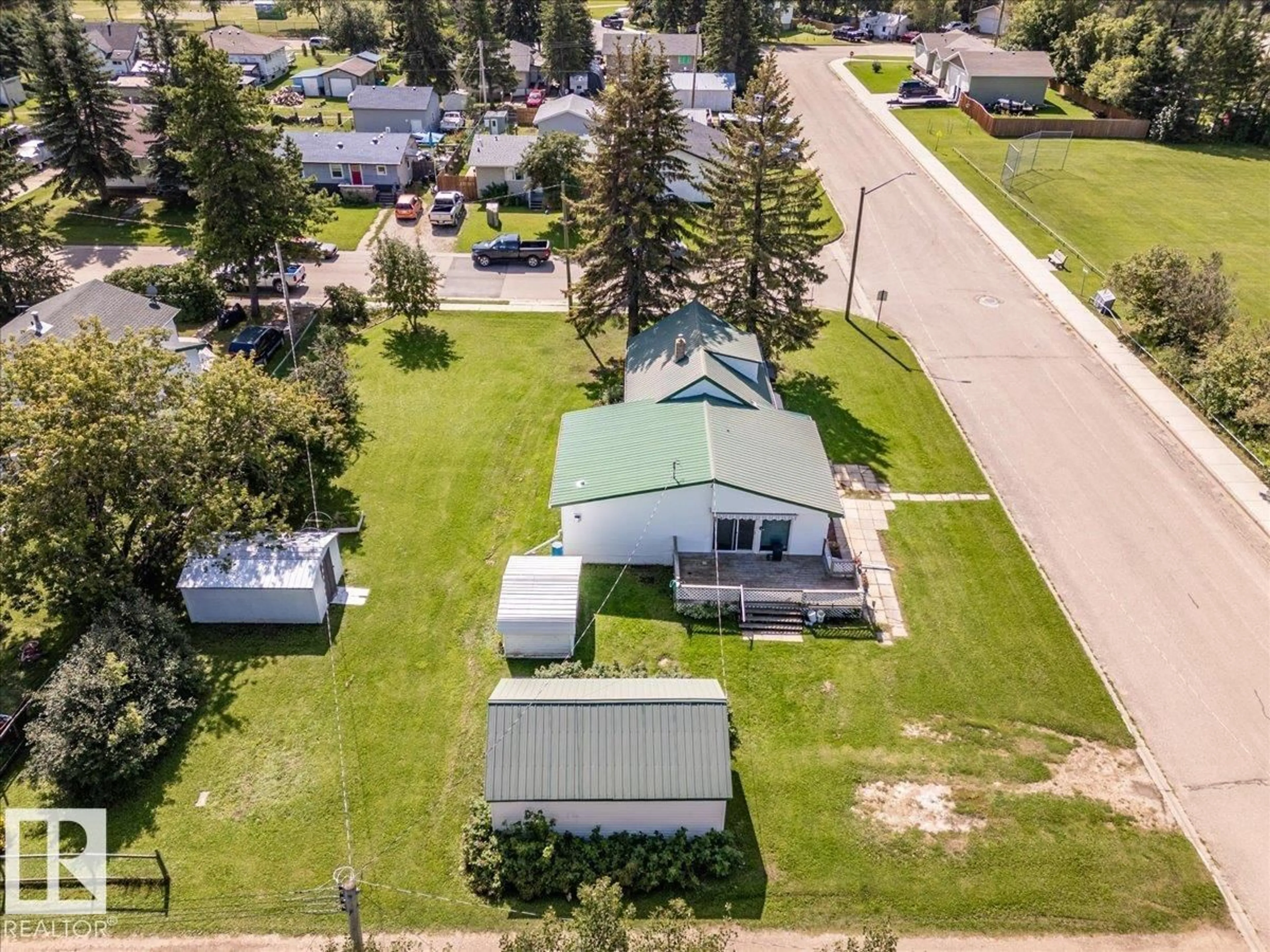 A pic from outside/outdoor area/front of a property/back of a property/a pic from drone, unknown for 5032 & 5036 53 AVE, Warburg Alberta T0C2T0