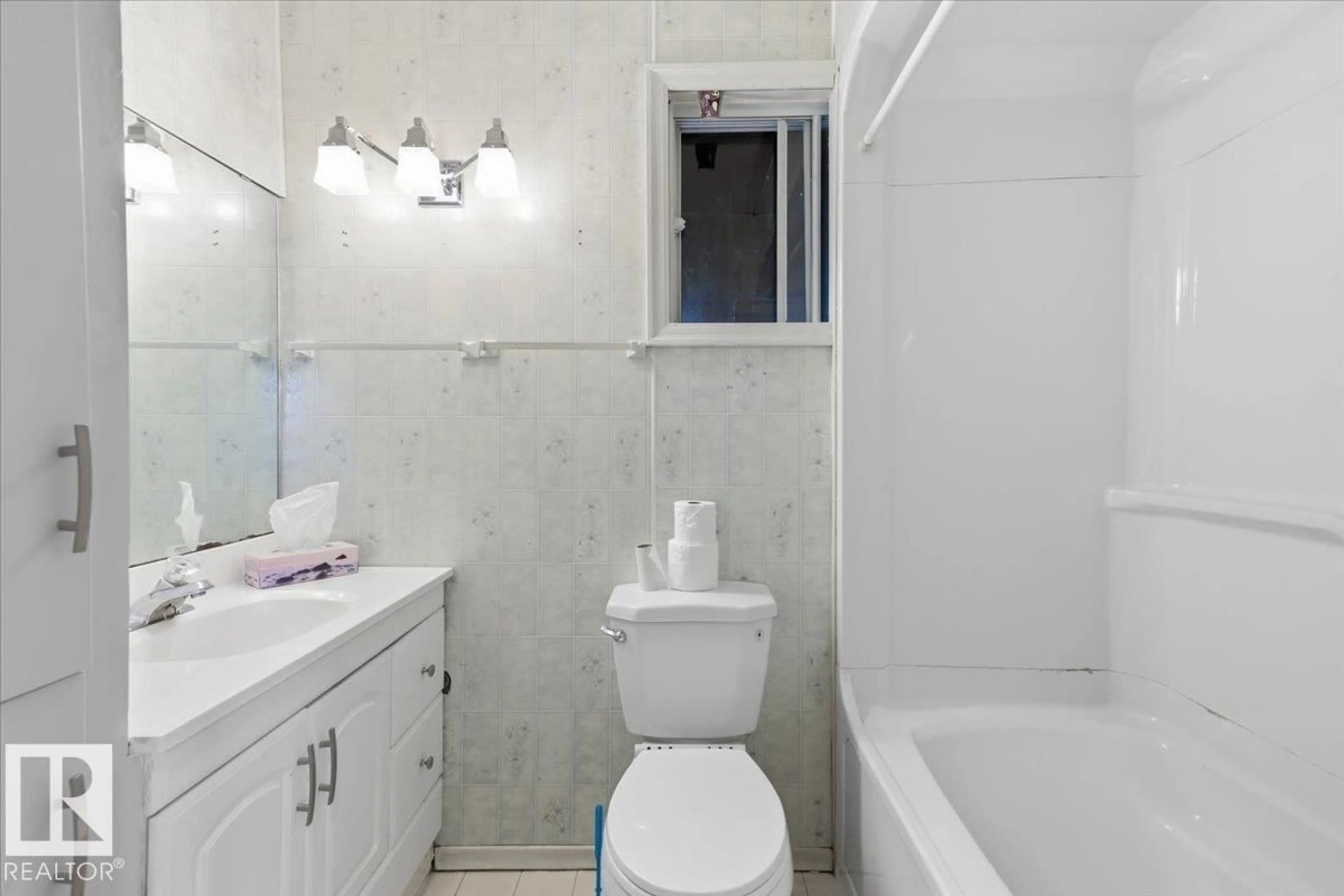 Standard bathroom, ceramic/tile floor for 5032 & 5036 53 AVE, Warburg Alberta T0C2T0