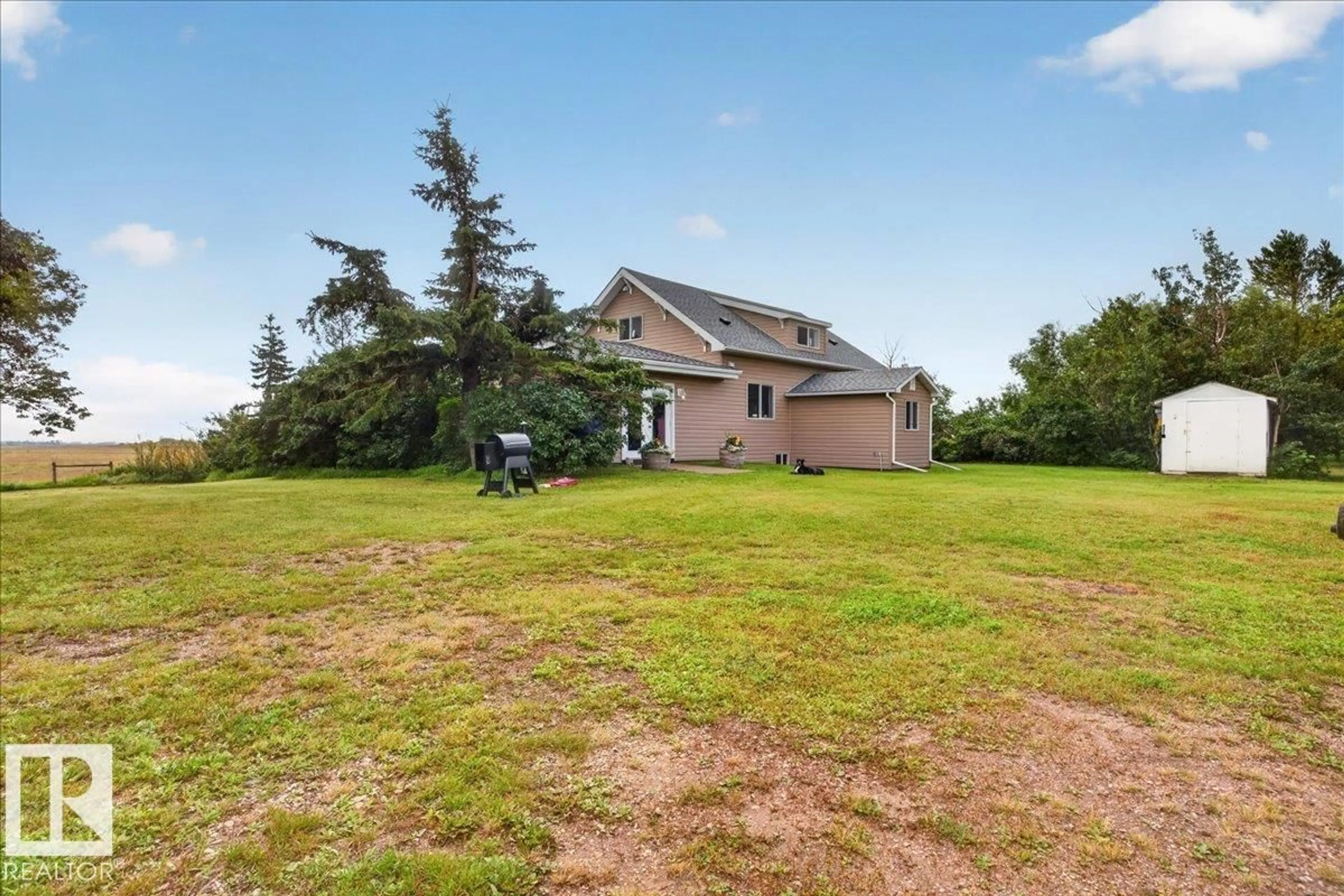 A pic from outside/outdoor area/front of a property/back of a property/a pic from drone, water/lake/river/ocean view for 543069 RANGE ROAD 191, Rural Lamont County Alberta T0B0W0