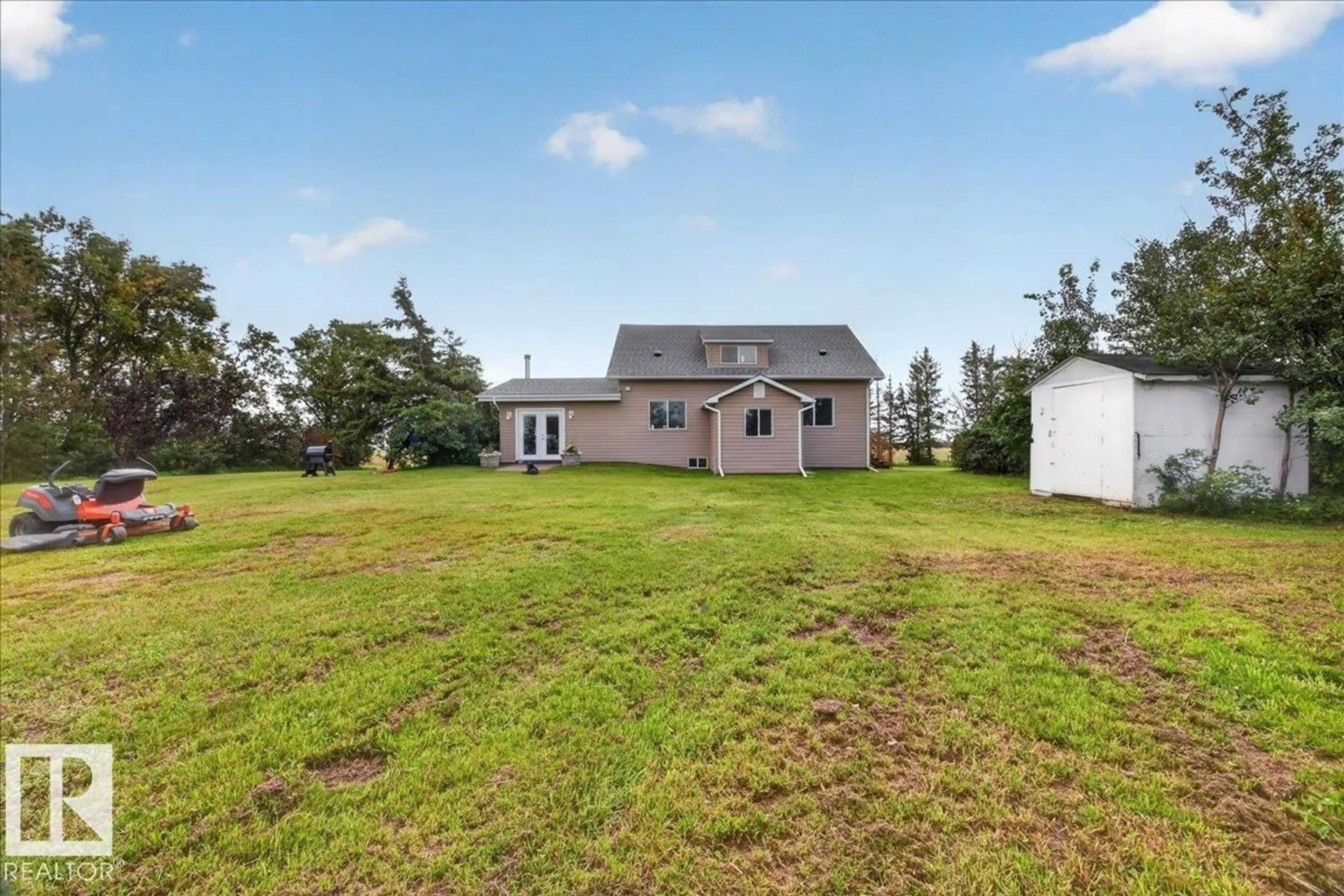 A pic from outside/outdoor area/front of a property/back of a property/a pic from drone, water/lake/river/ocean view for 543069 RANGE ROAD 191, Rural Lamont County Alberta T0B0W0