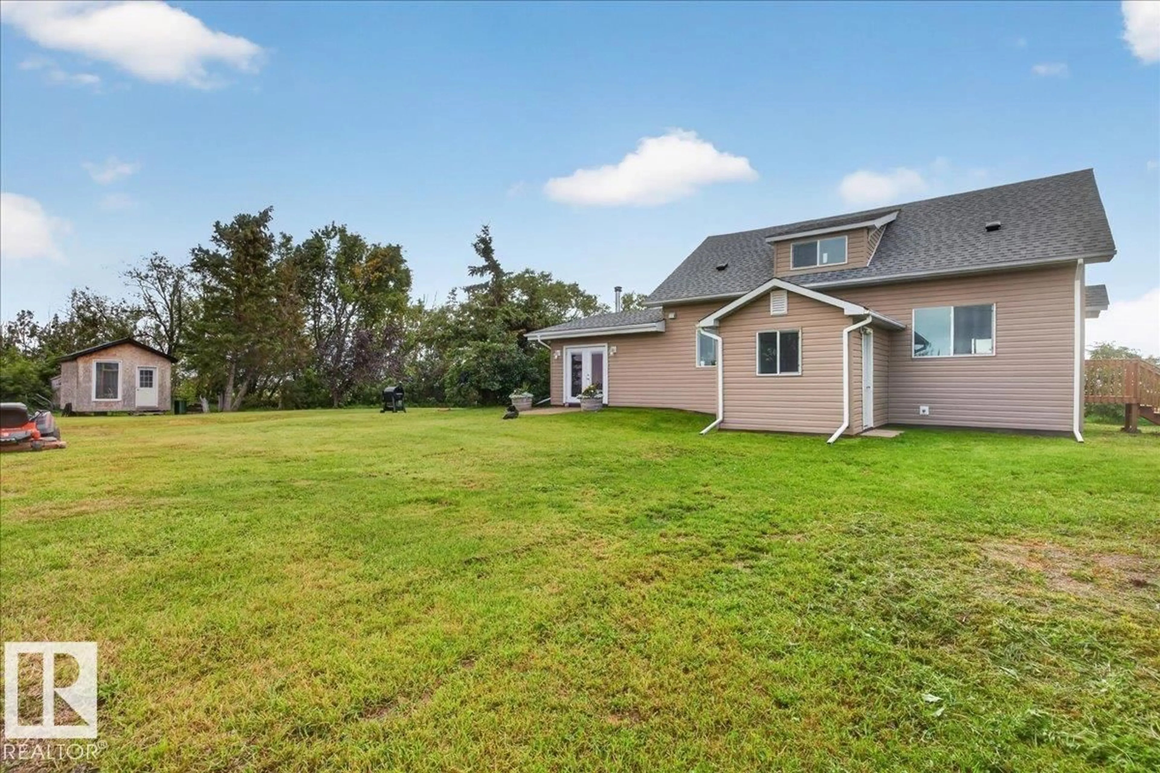 A pic from outside/outdoor area/front of a property/back of a property/a pic from drone, water/lake/river/ocean view for 543069 RANGE ROAD 191, Rural Lamont County Alberta T0B0W0